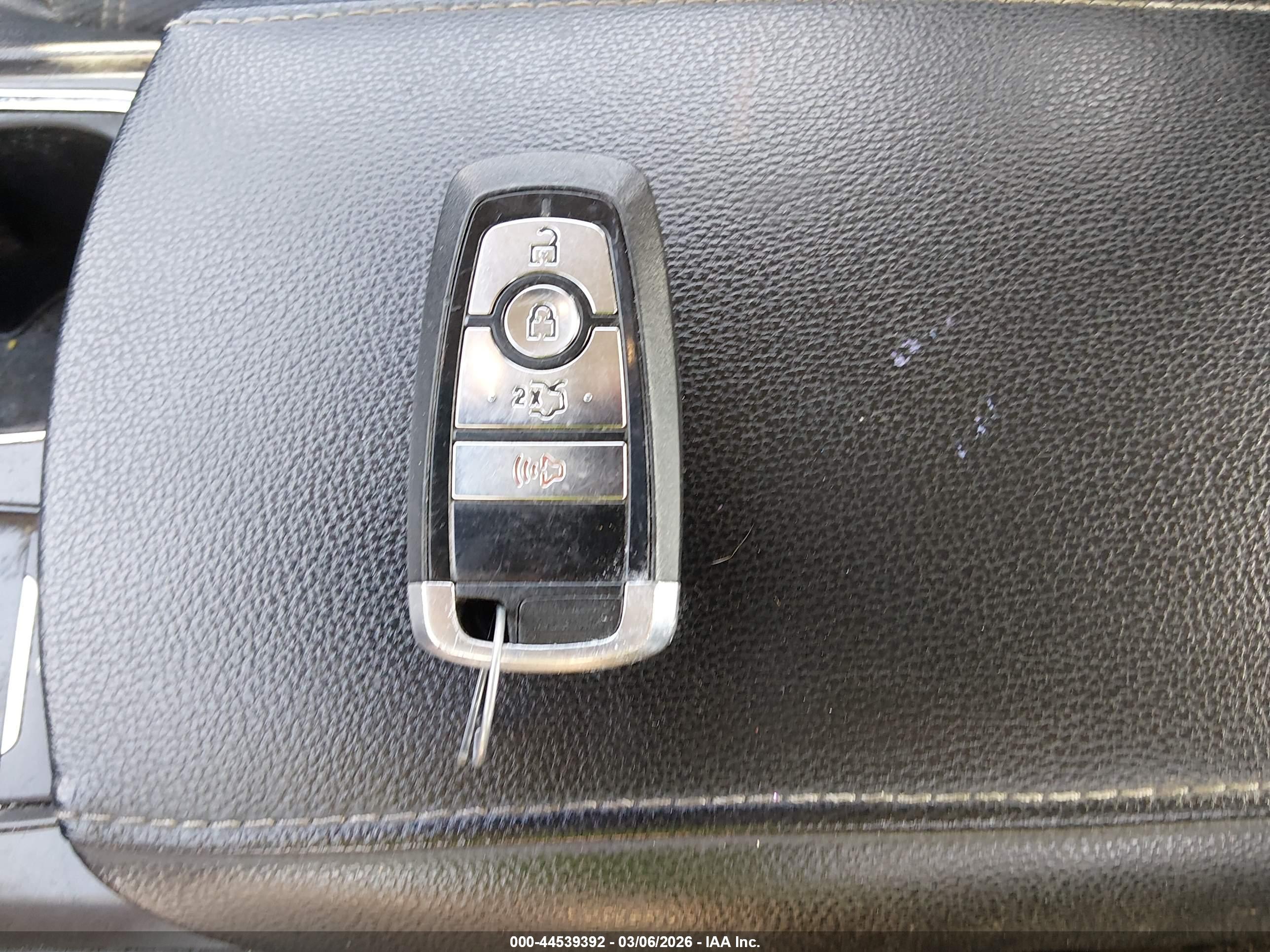 FORD FUSION image 11