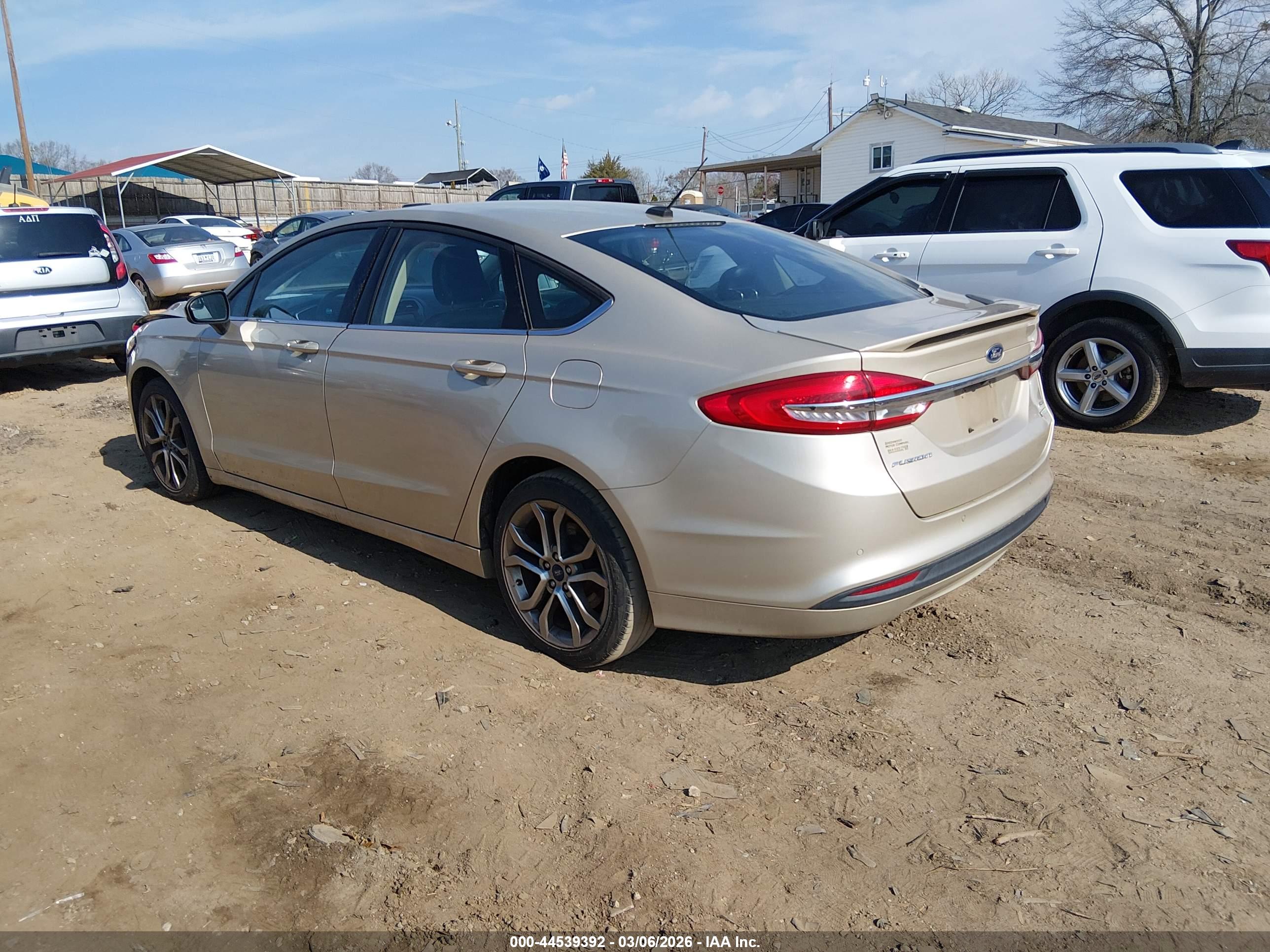 FORD FUSION image 3