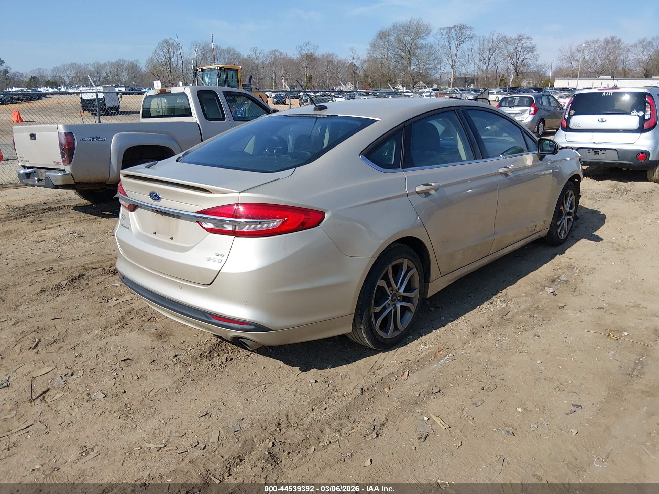 FORD FUSION image 4