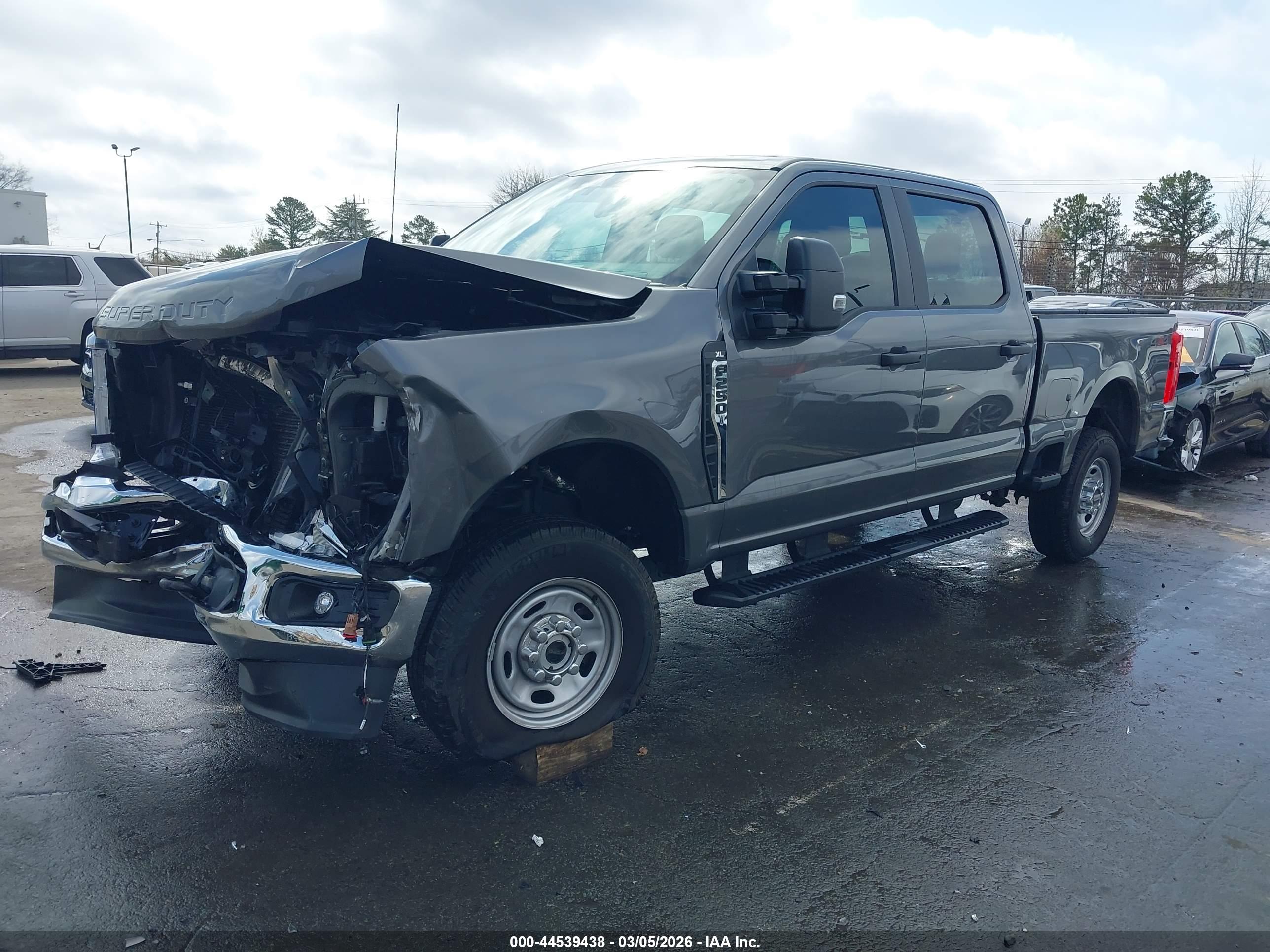 FORD F-250 image 2