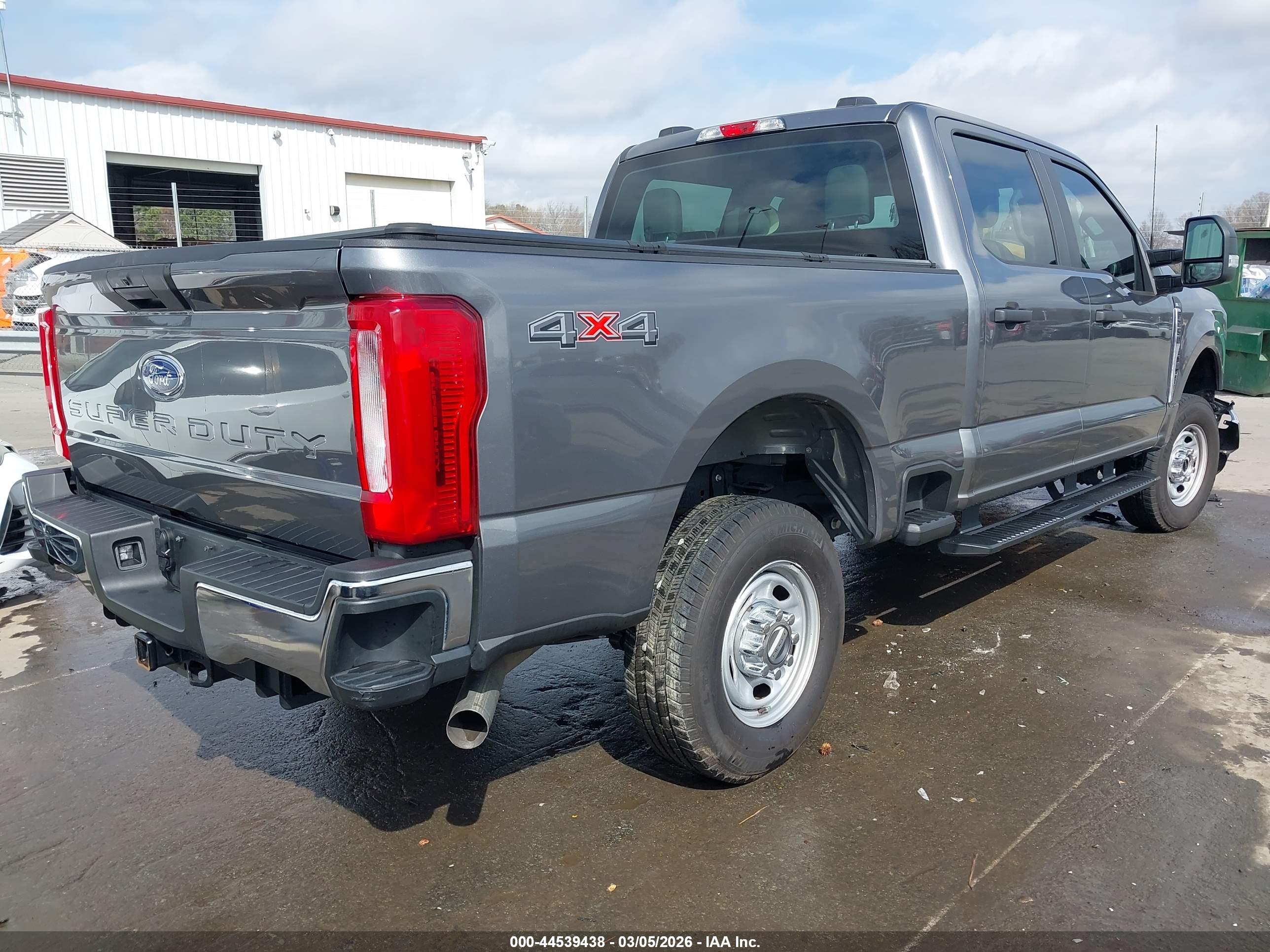 FORD F-250 image 4