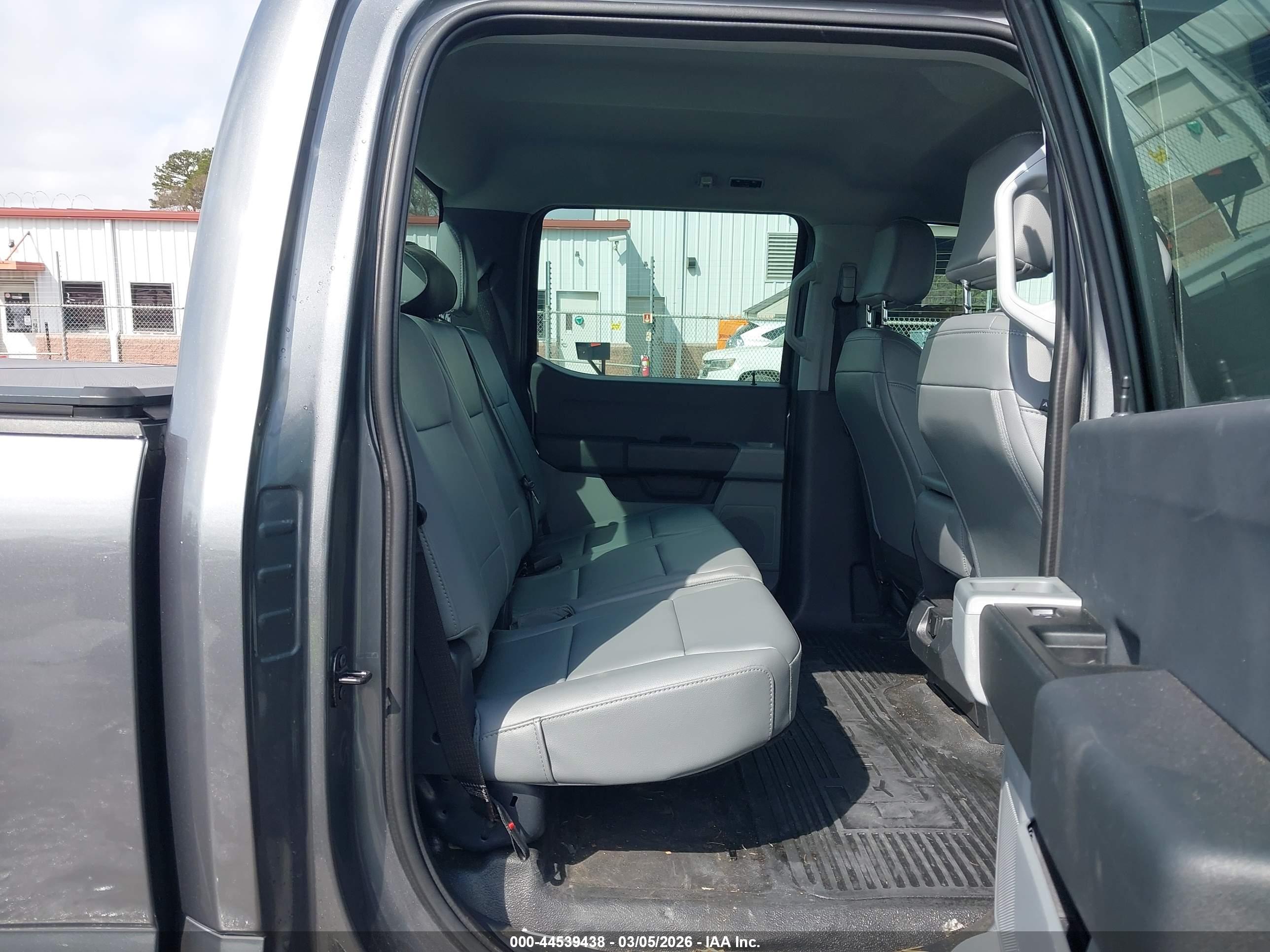 FORD F-250 image 8
