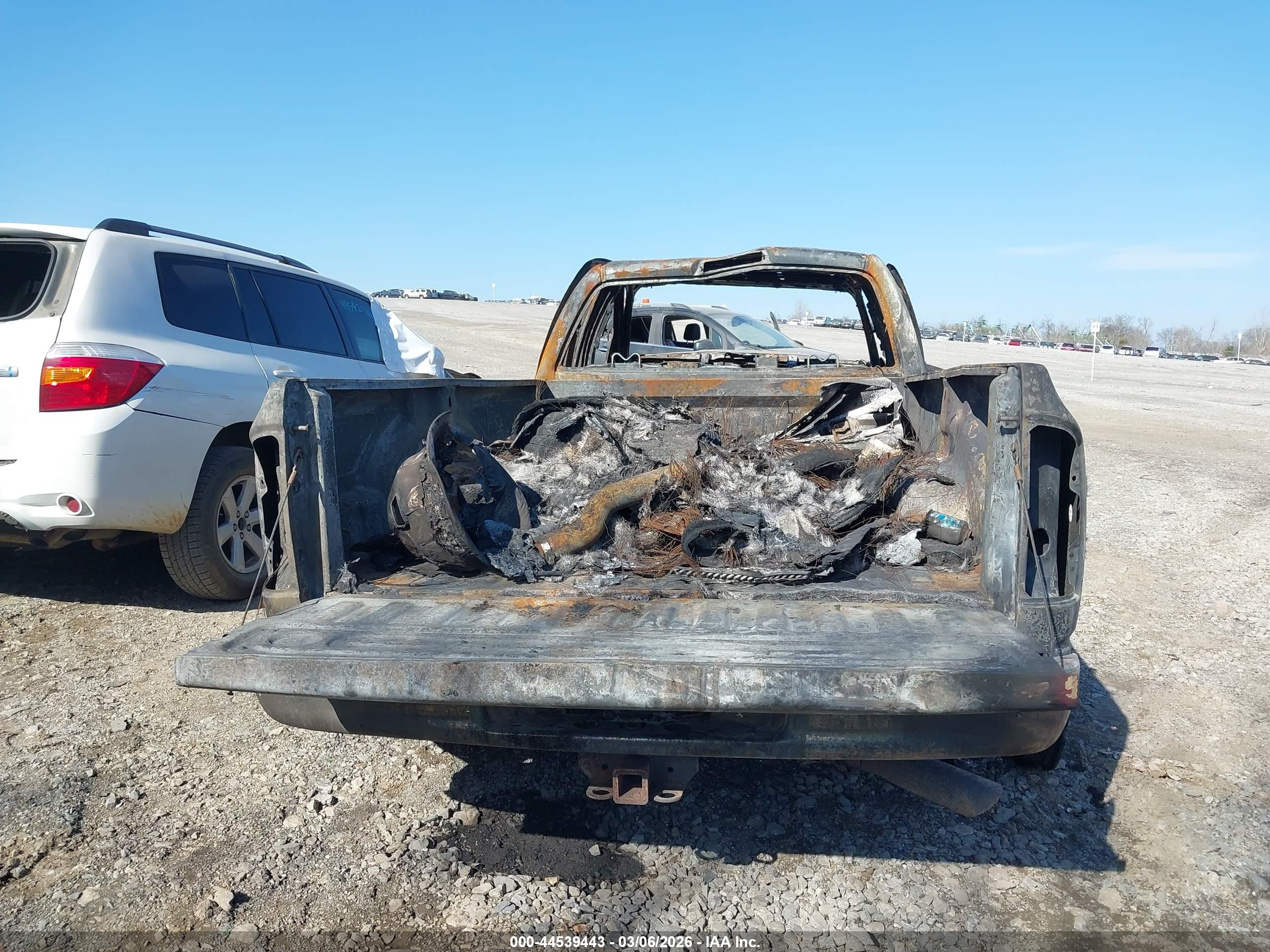 DODGE RAM image 8