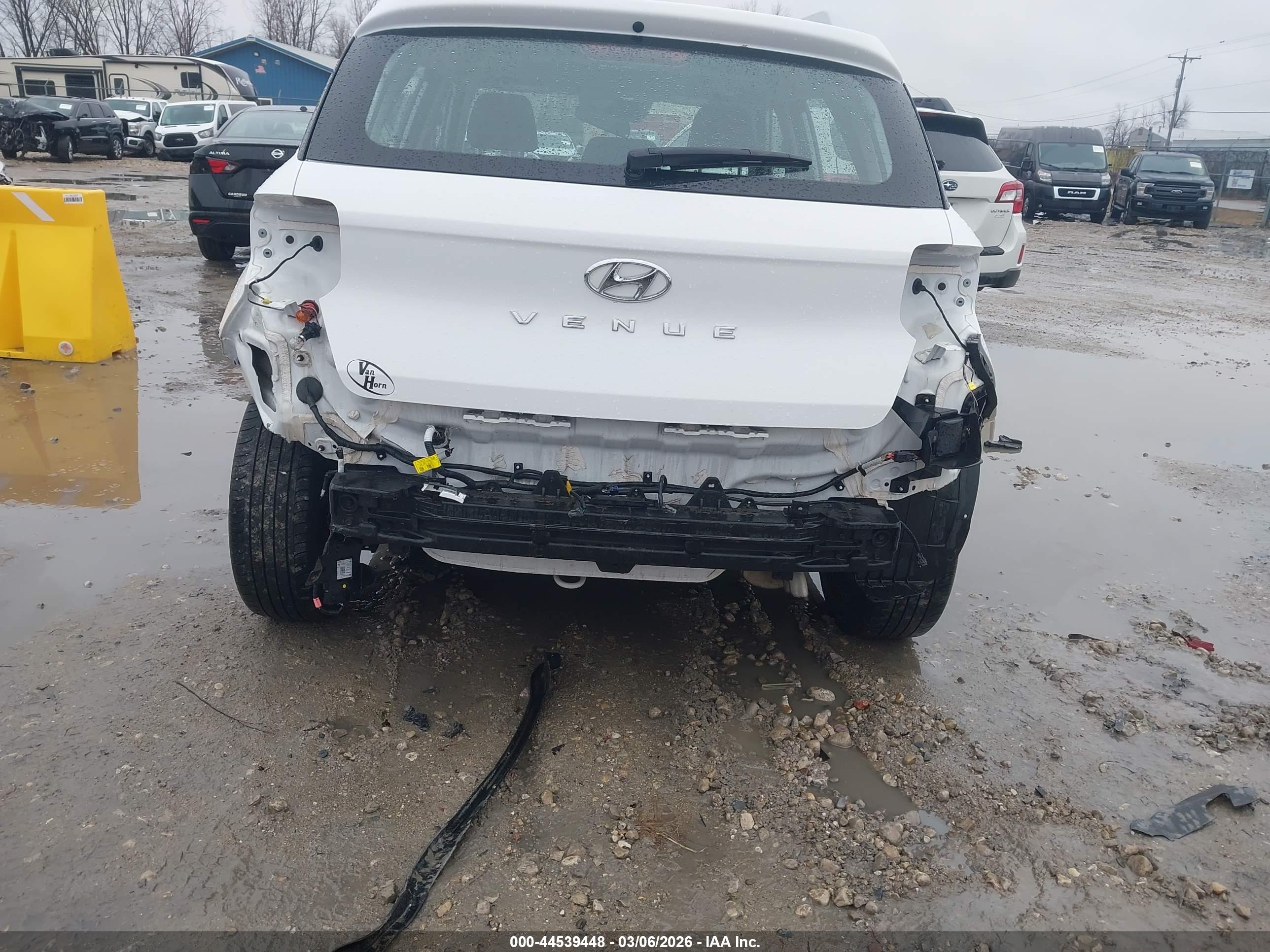 HYUNDAI VENUE image 6