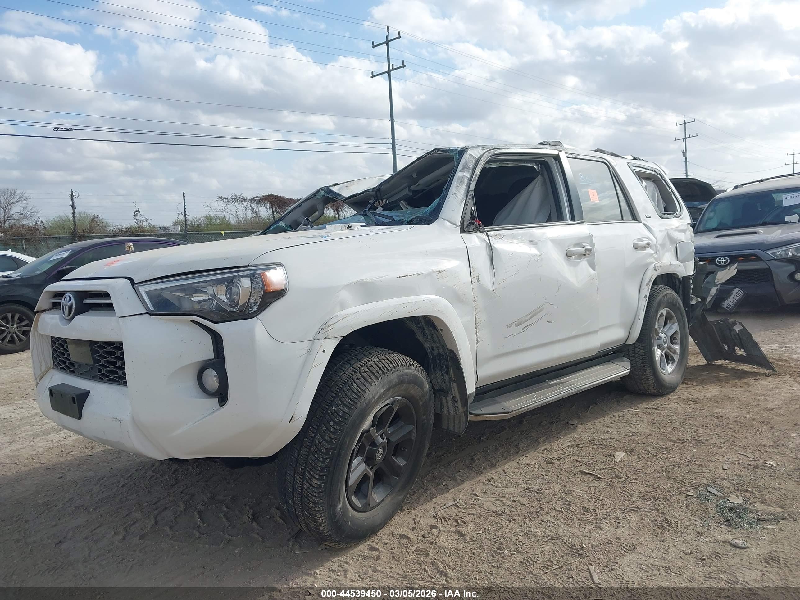 TOYOTA 4RUNNER image 6