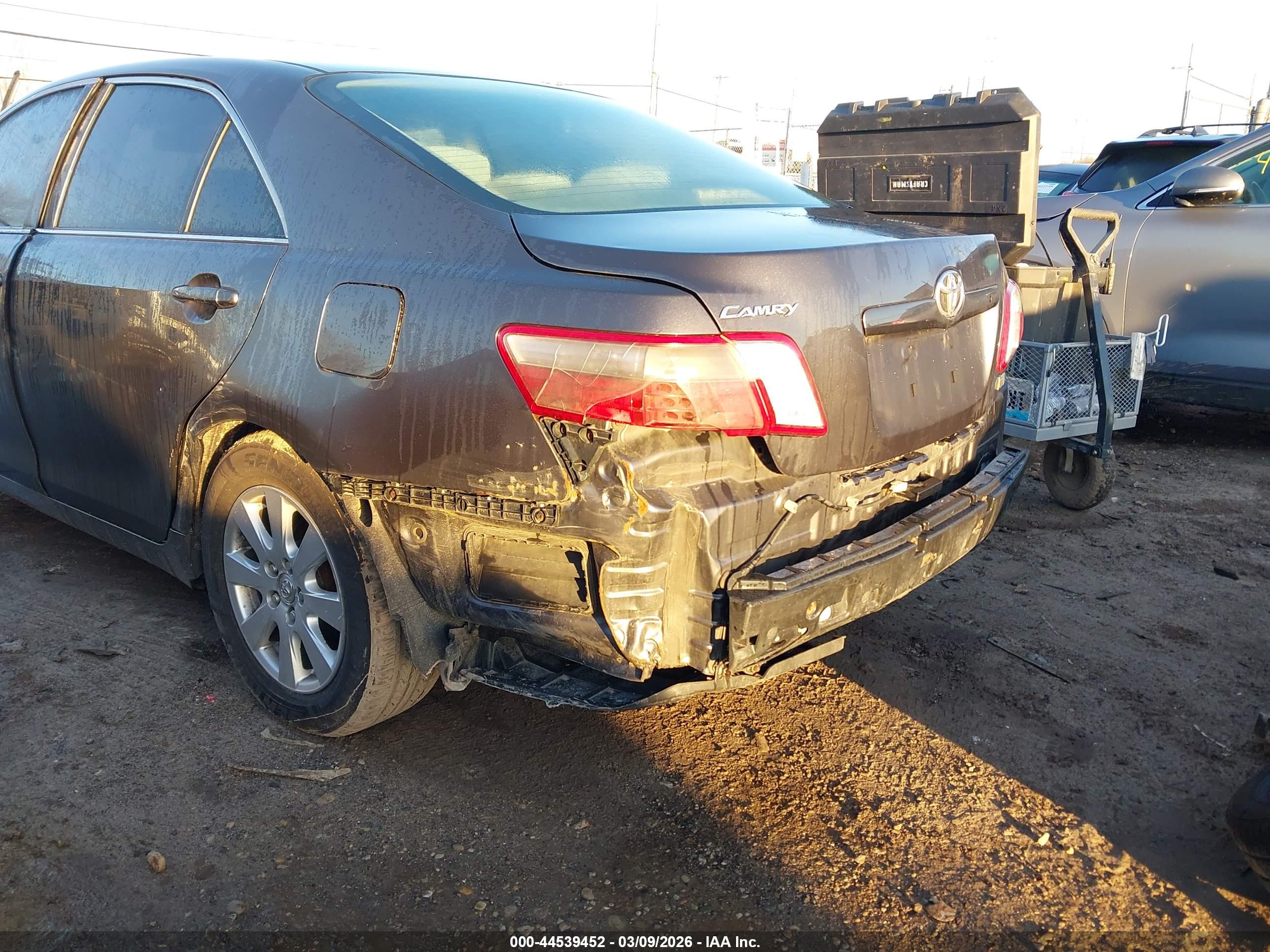 TOYOTA CAMRY image 6
