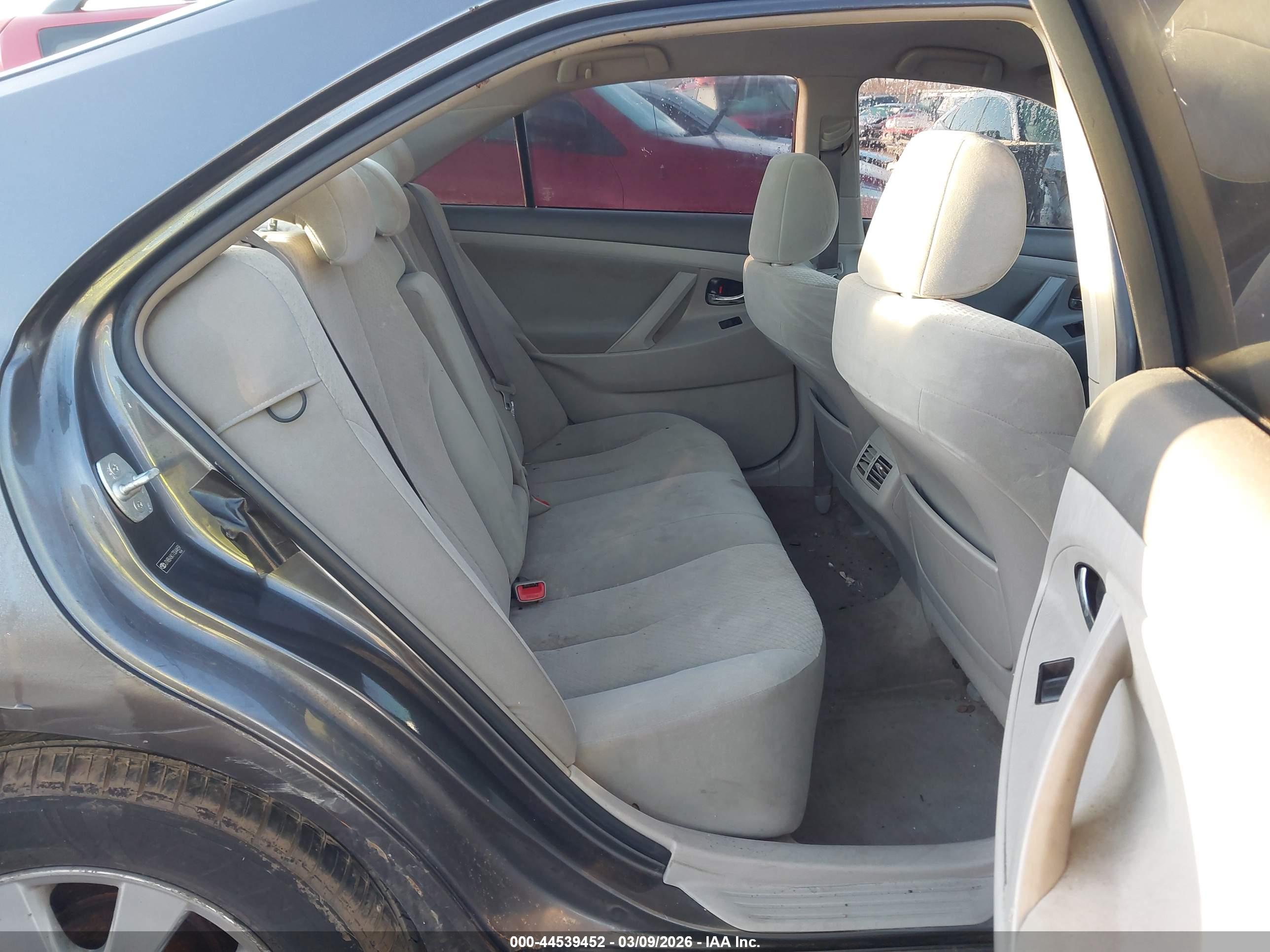 TOYOTA CAMRY image 8