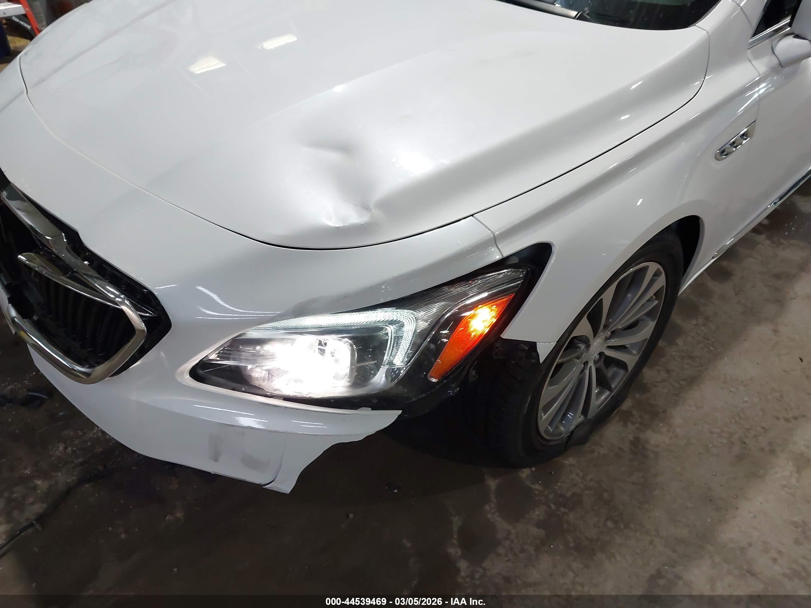 BUICK LACROSSE image 6