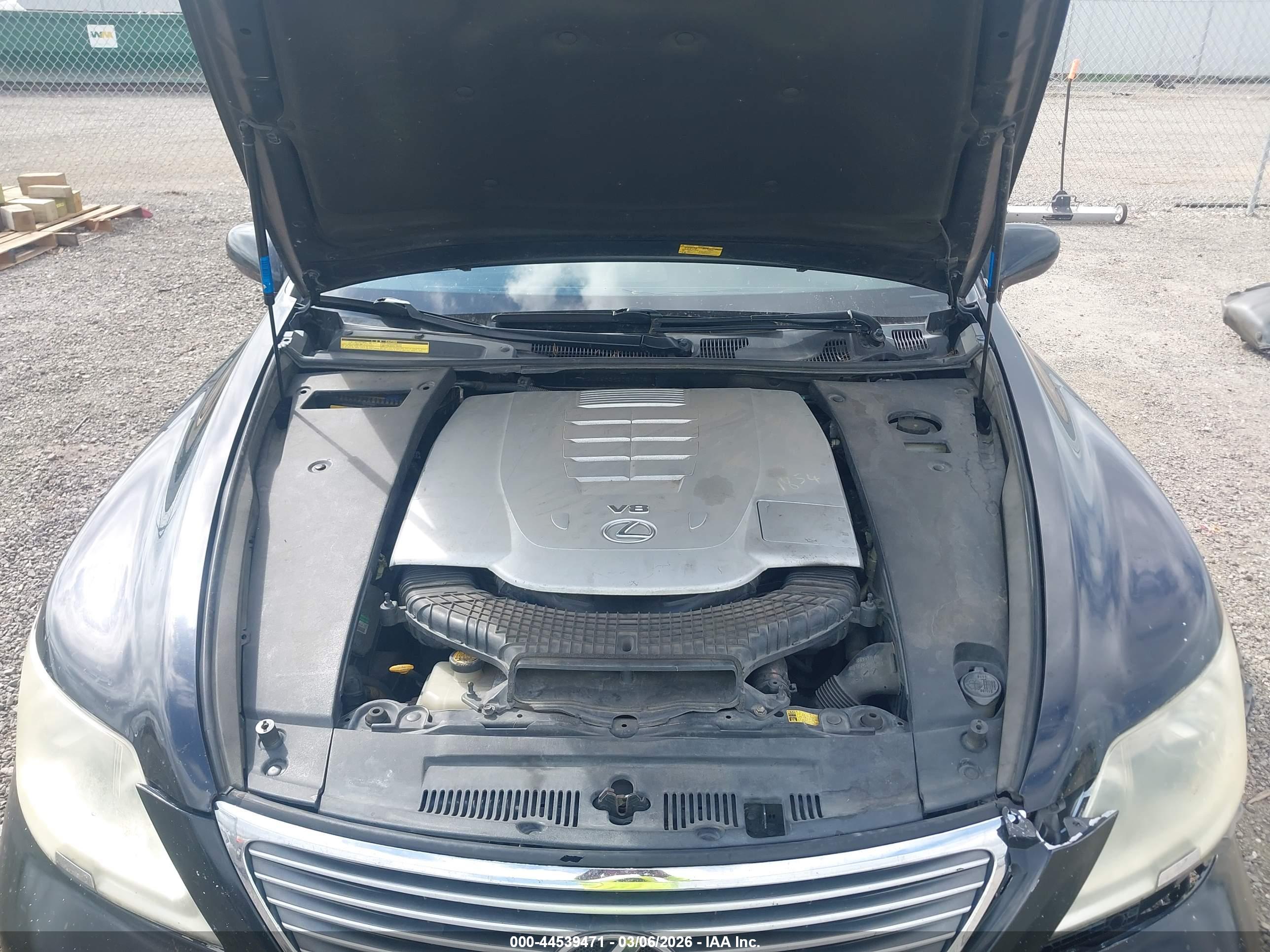 LEXUS LS image 10