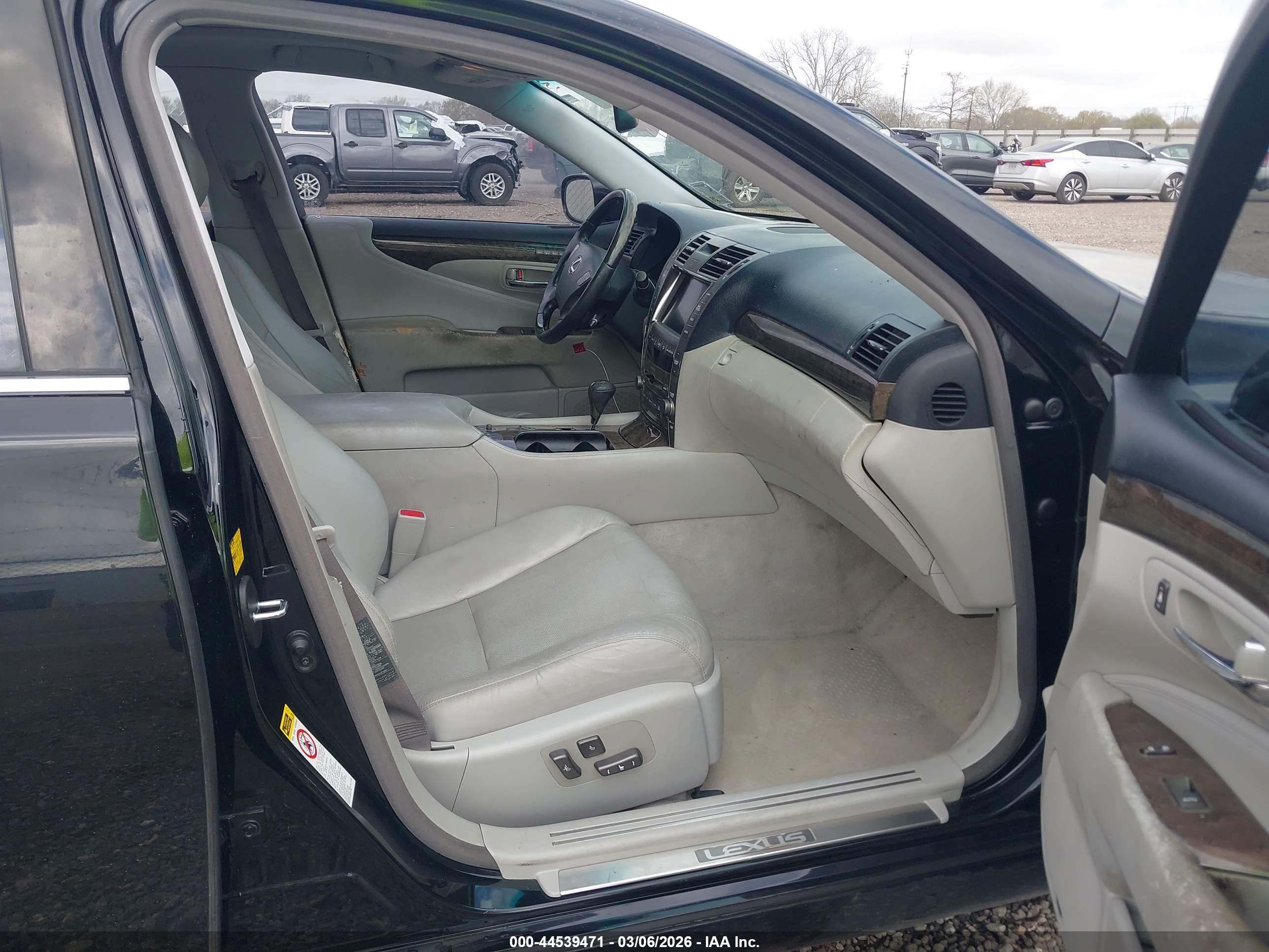 LEXUS LS image 5