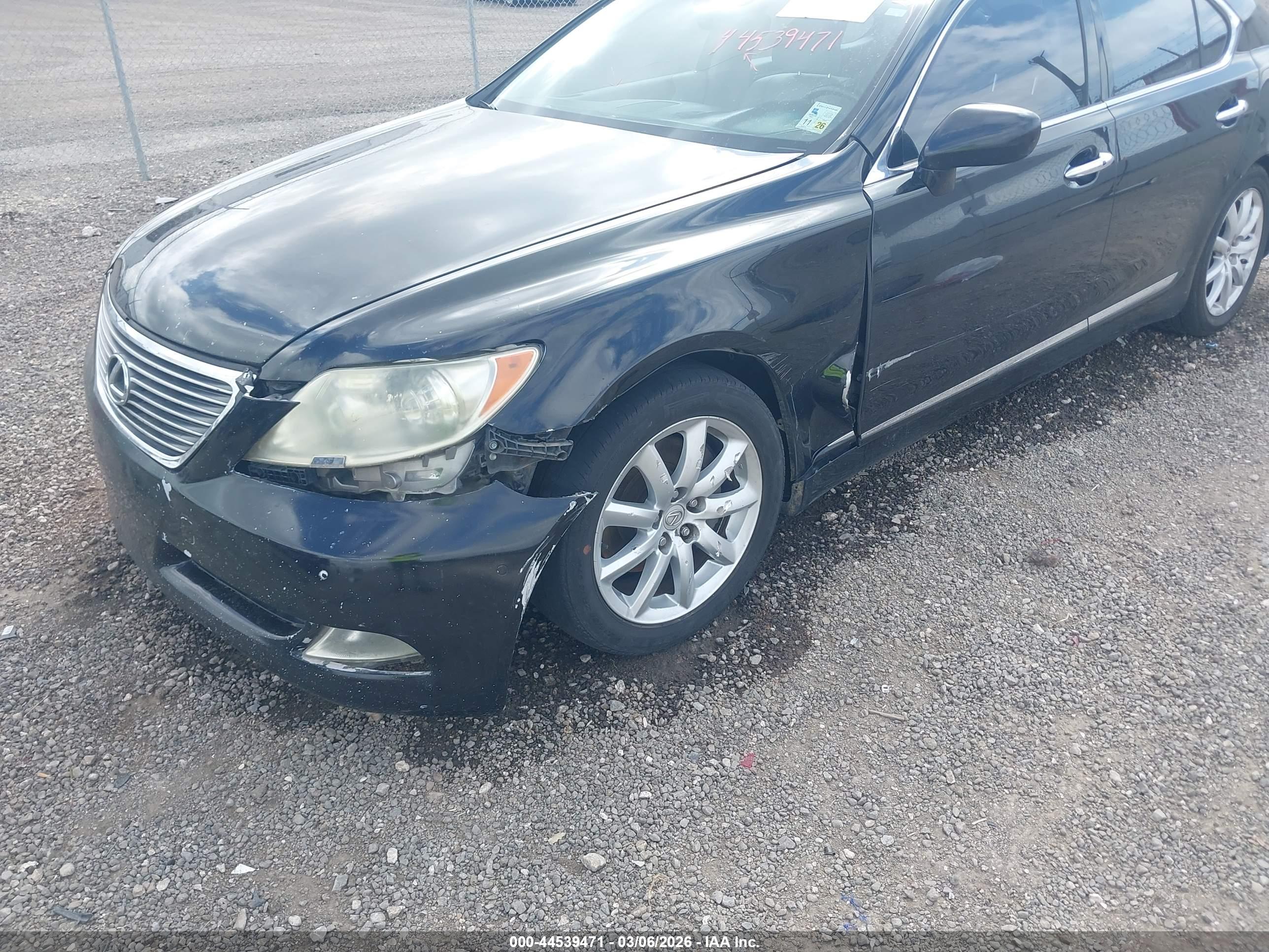 LEXUS LS image 6