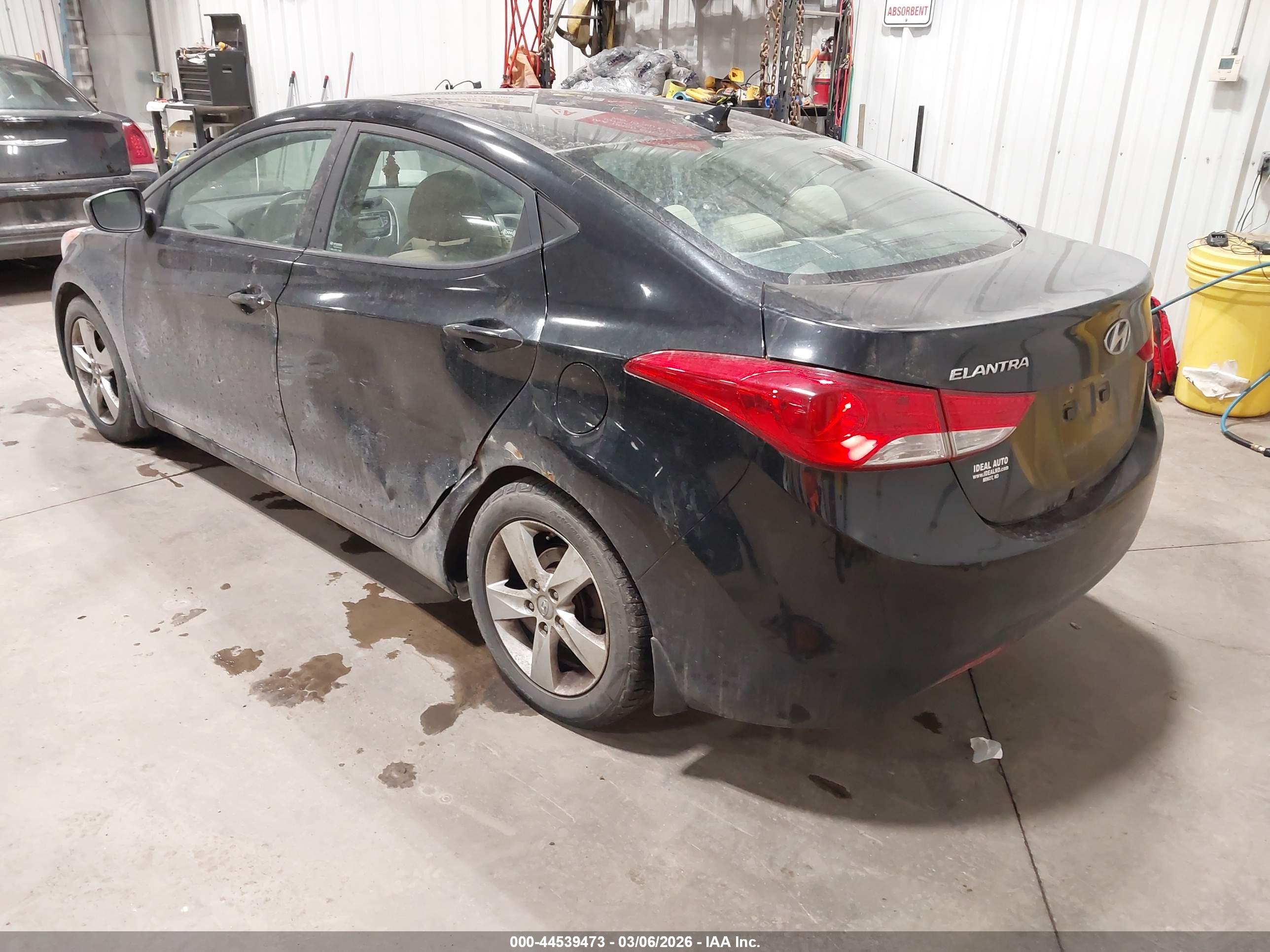 HYUNDAI ELANTRA image 3