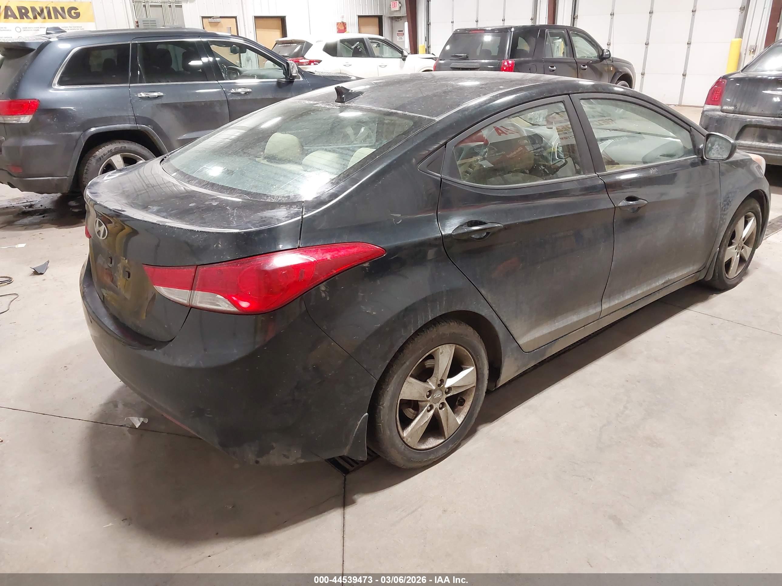 HYUNDAI ELANTRA image 4