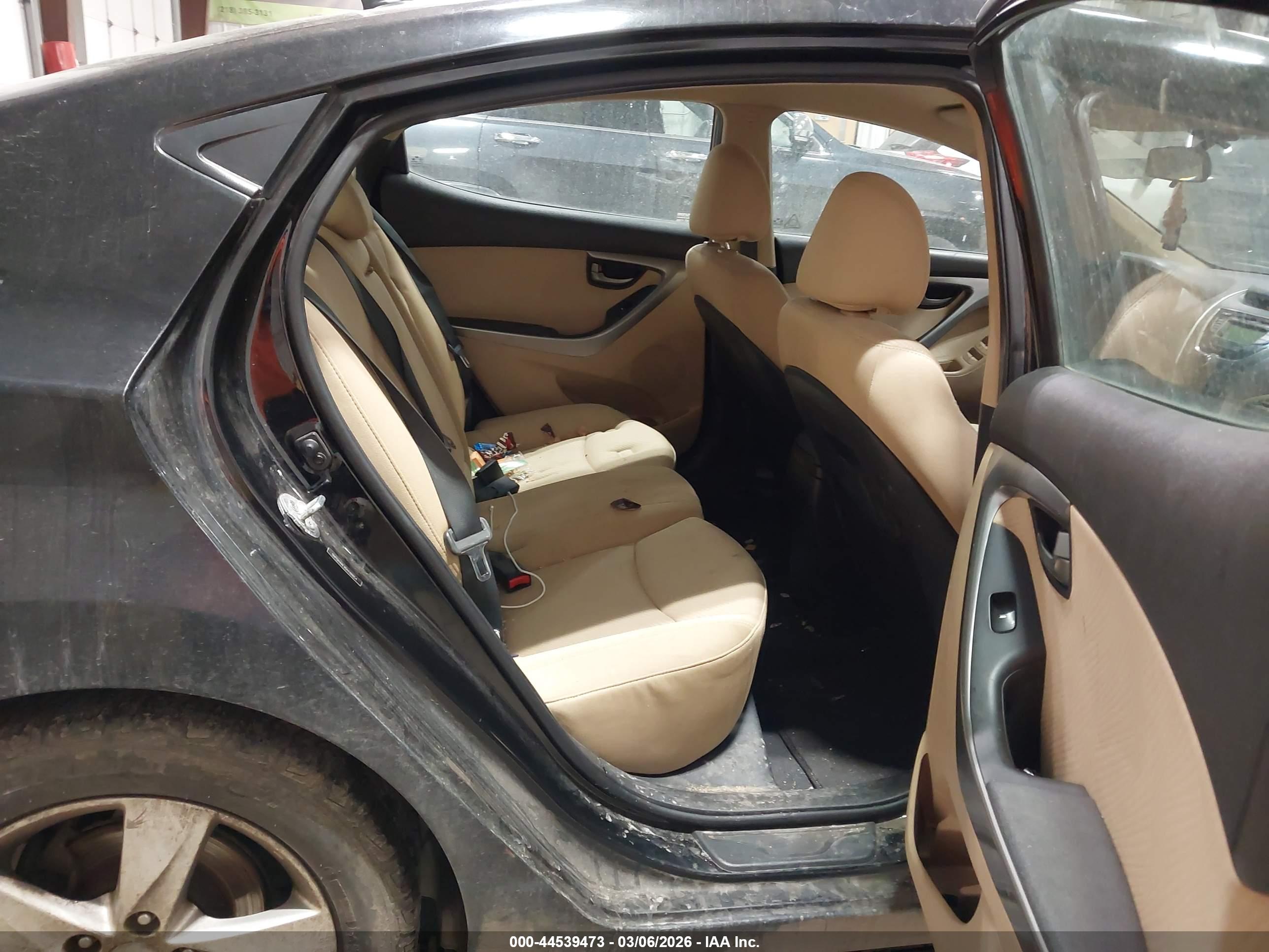 HYUNDAI ELANTRA image 8