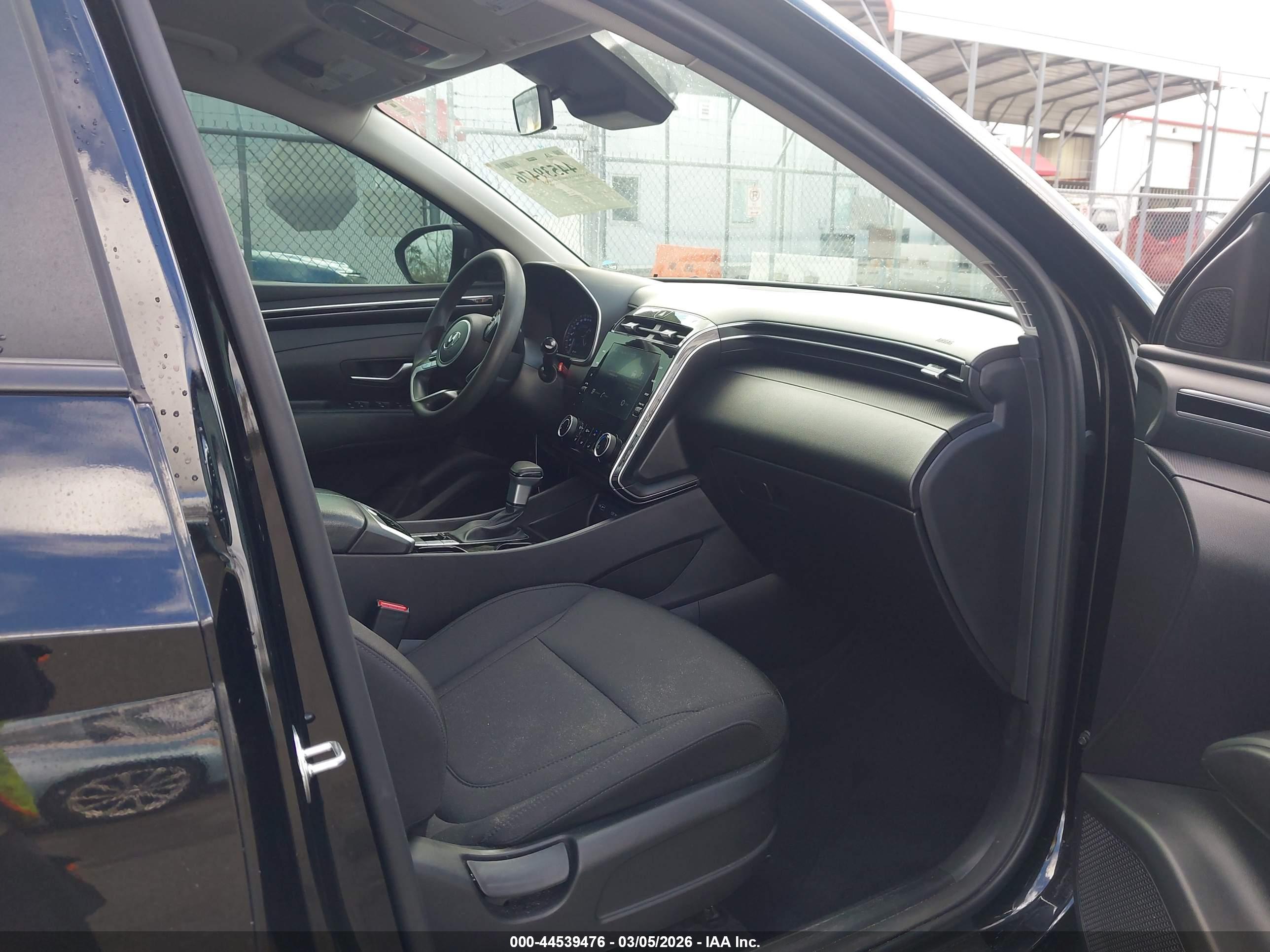 HYUNDAI TUCSON image 5