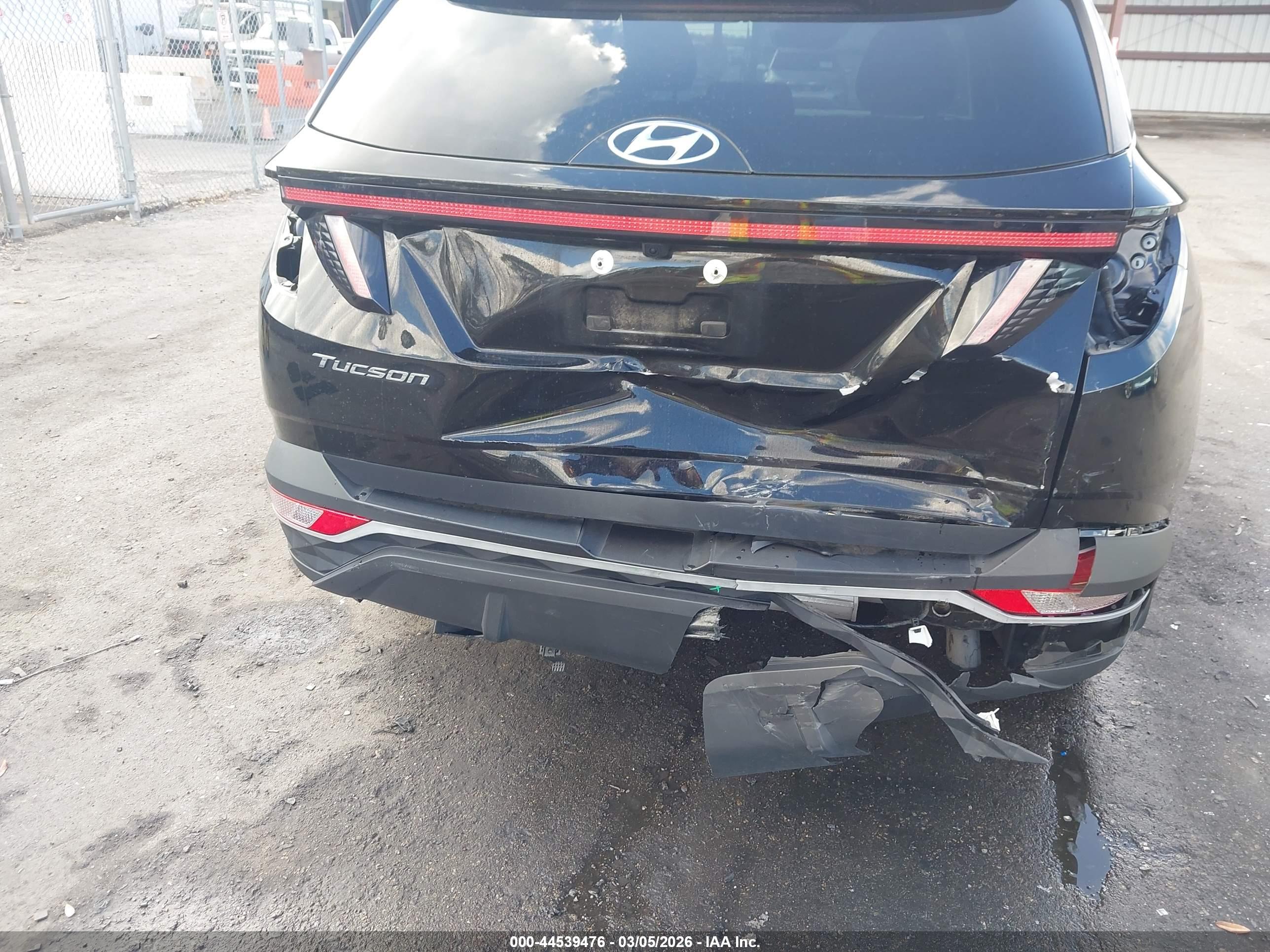 HYUNDAI TUCSON image 6