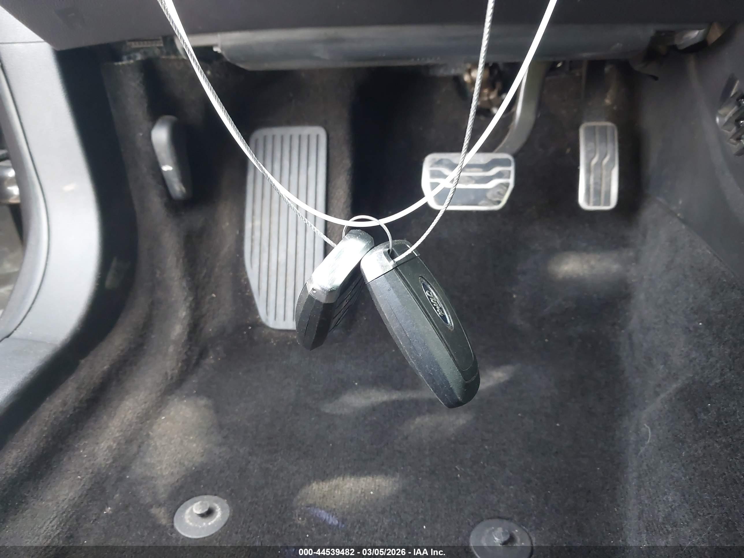 FORD FUSION image 11