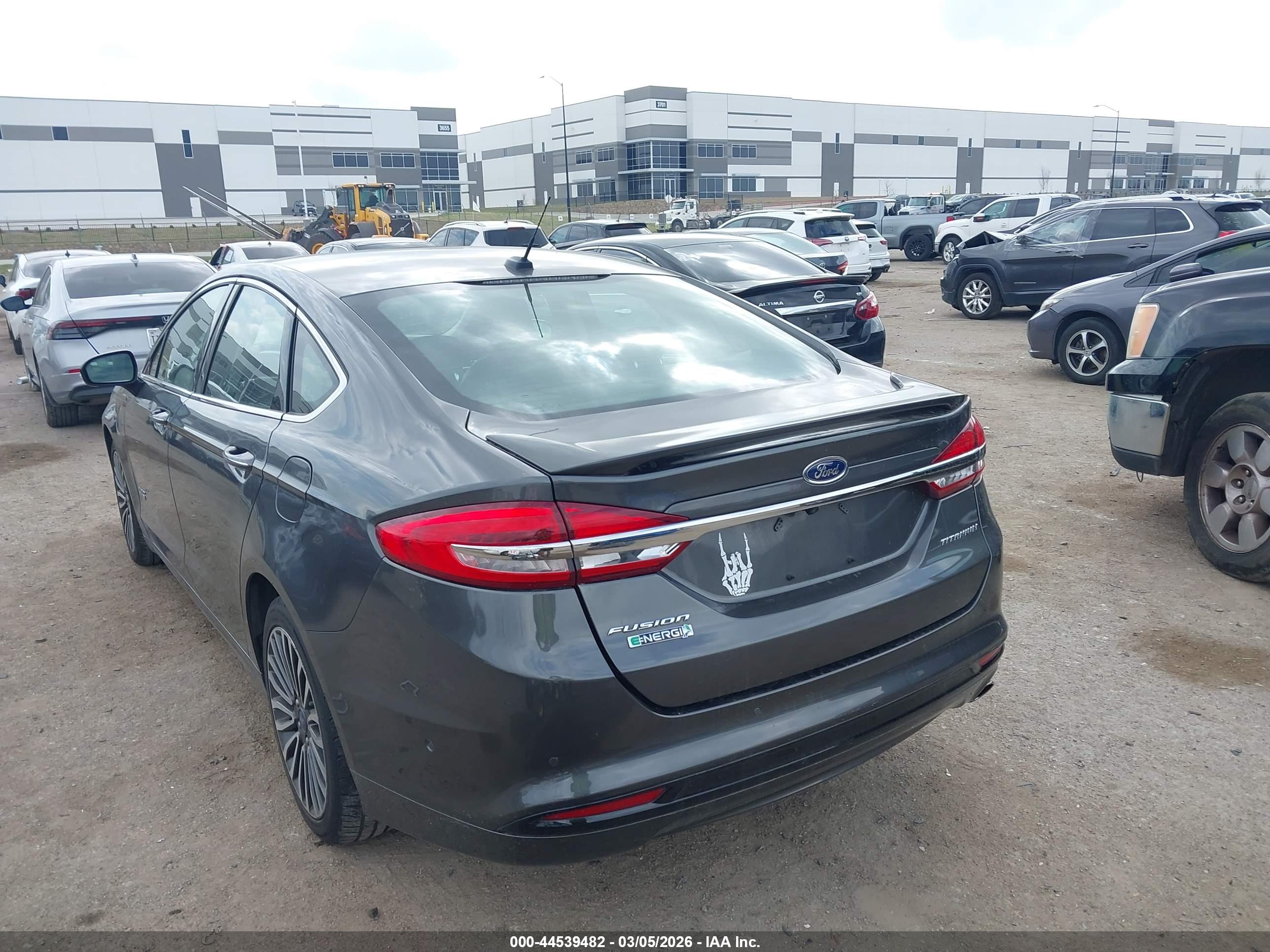 FORD FUSION image 3
