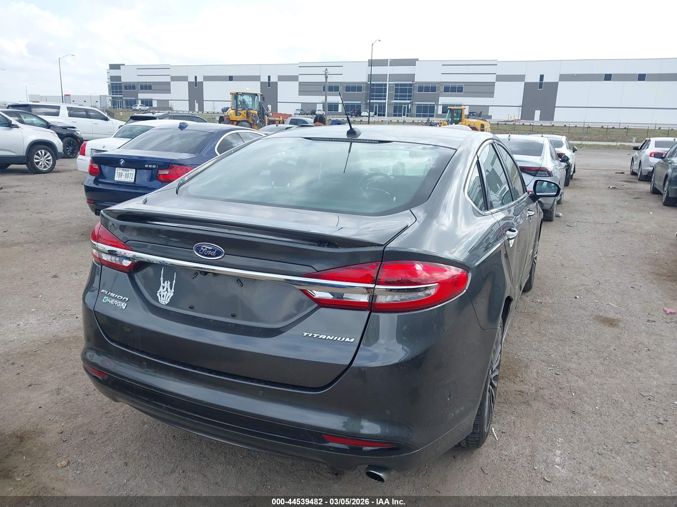 FORD FUSION image 4