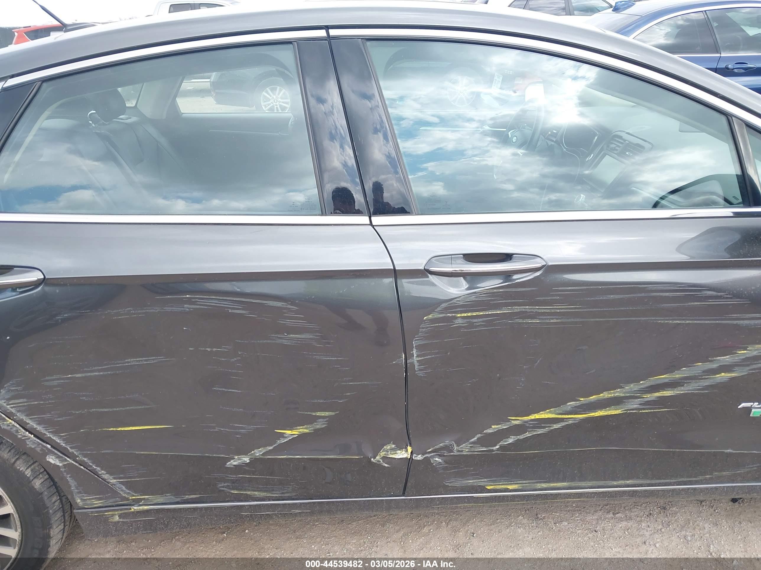 FORD FUSION image 6