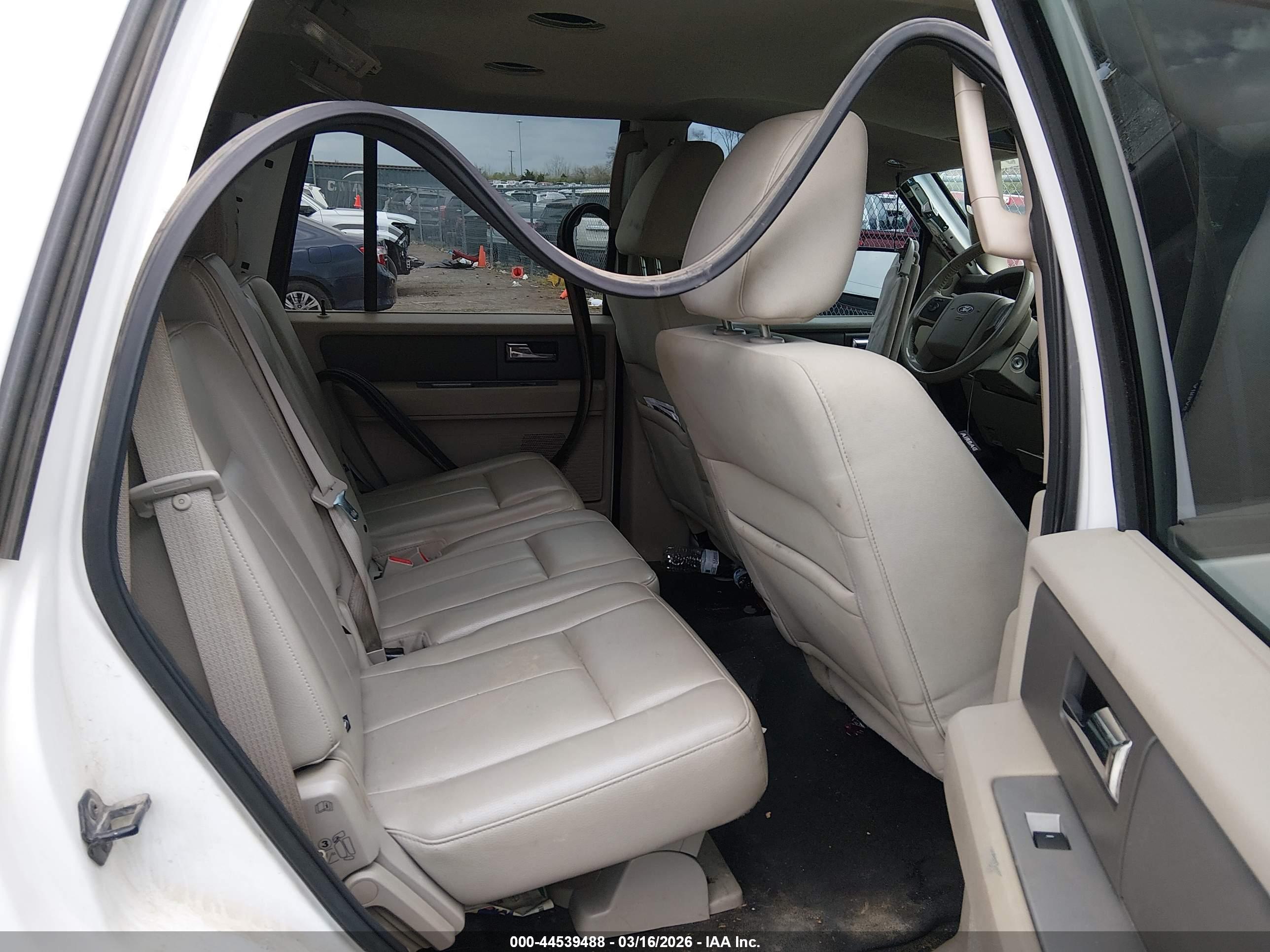 FORD EXPEDITION image 8
