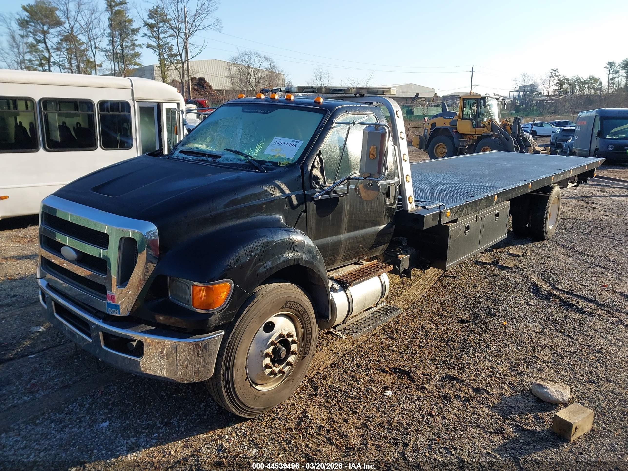 FORD F-750 image 2