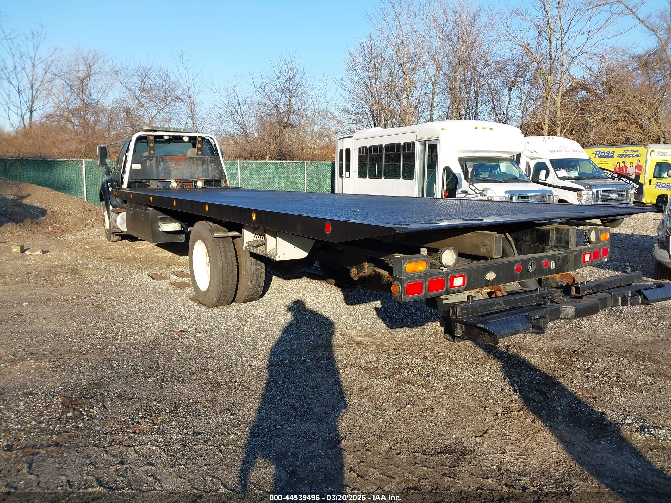 FORD F-750 image 3