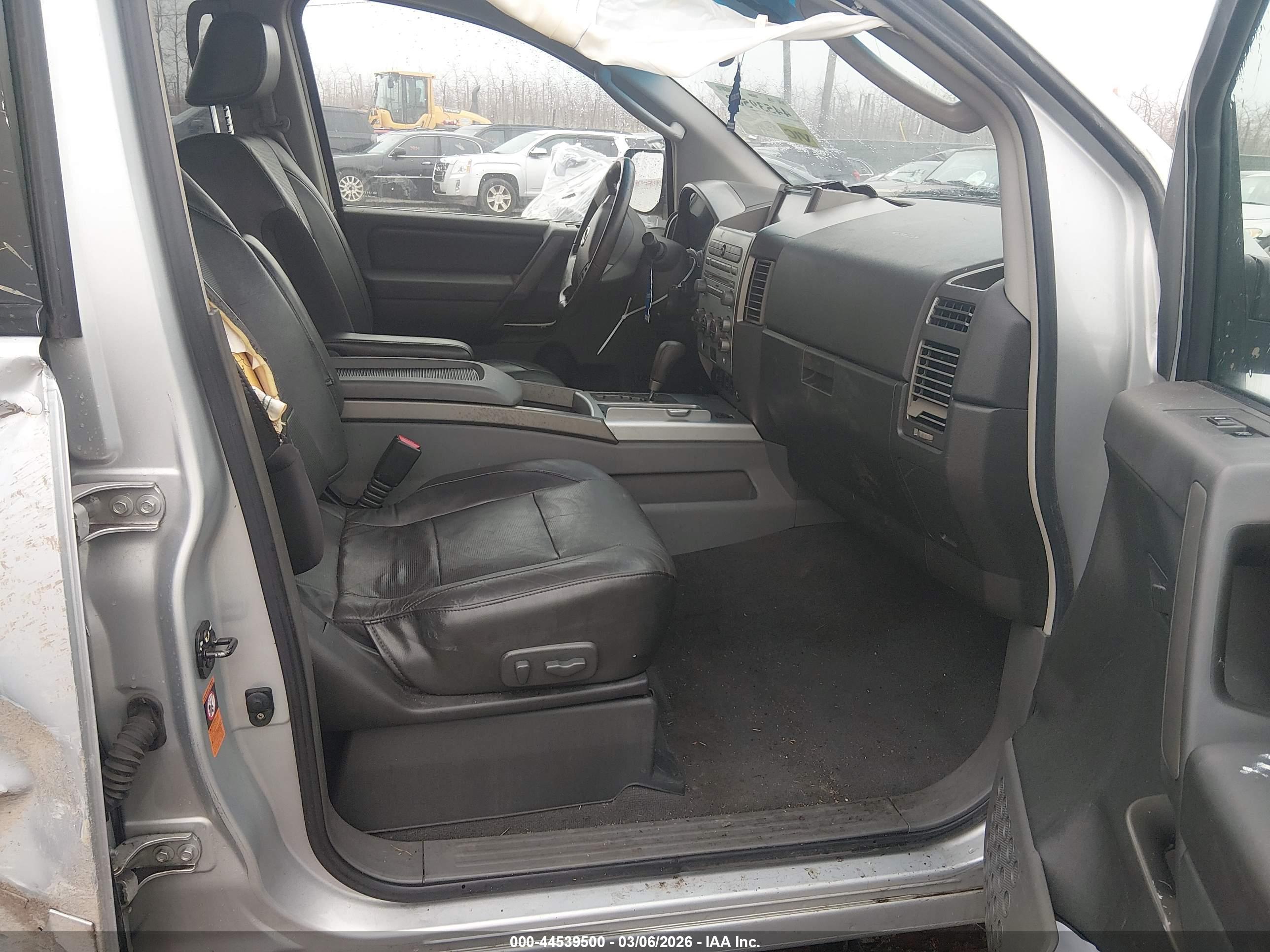 NISSAN ARMADA image 5