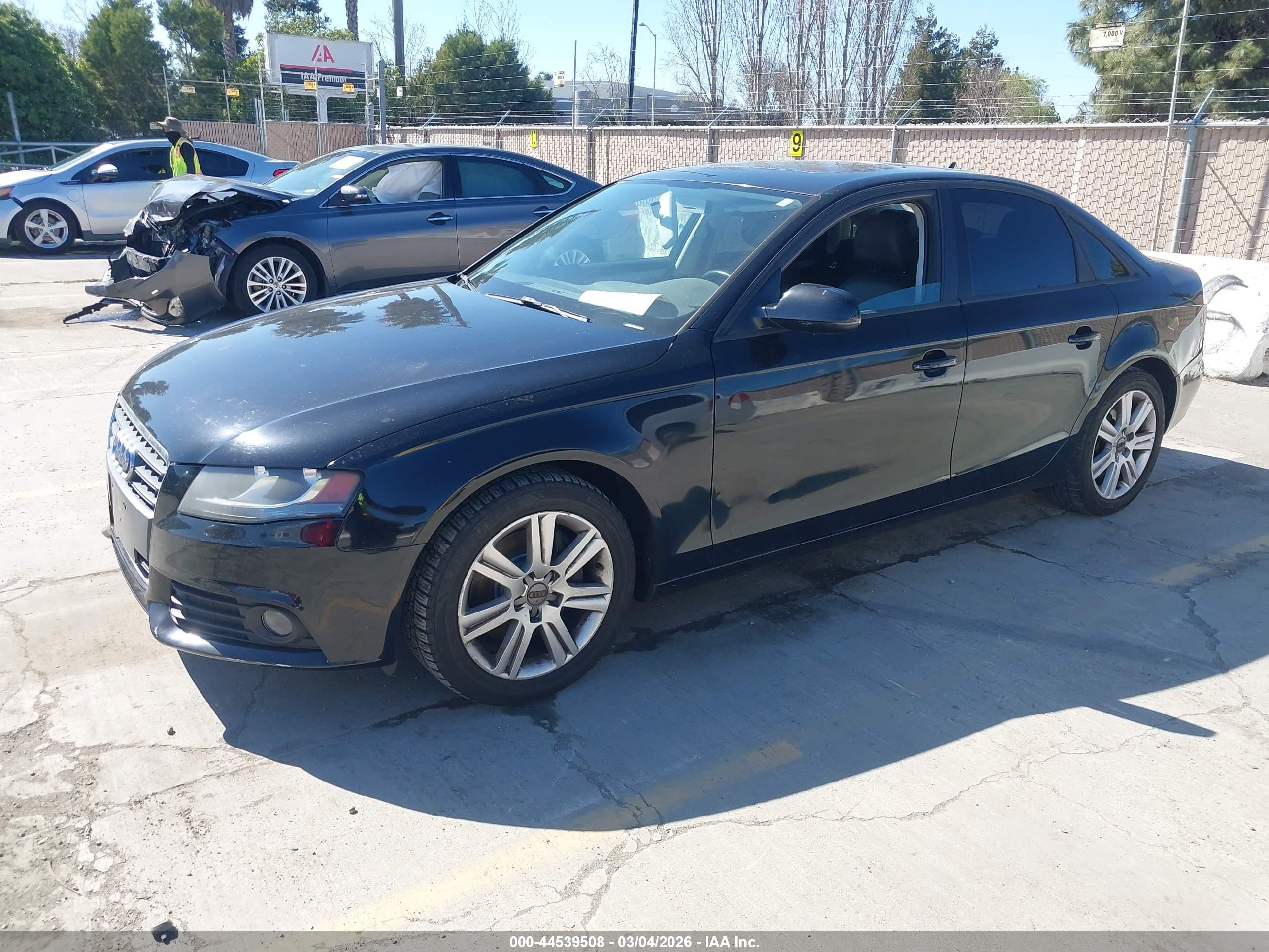 AUDI A4 image 2