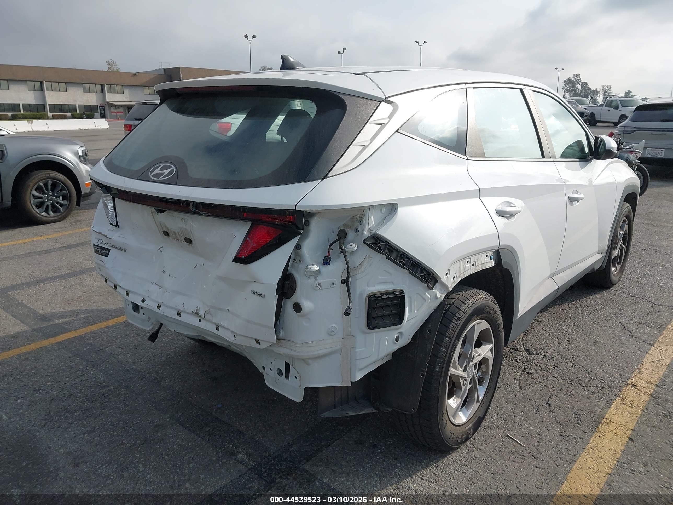 HYUNDAI TUCSON image 4