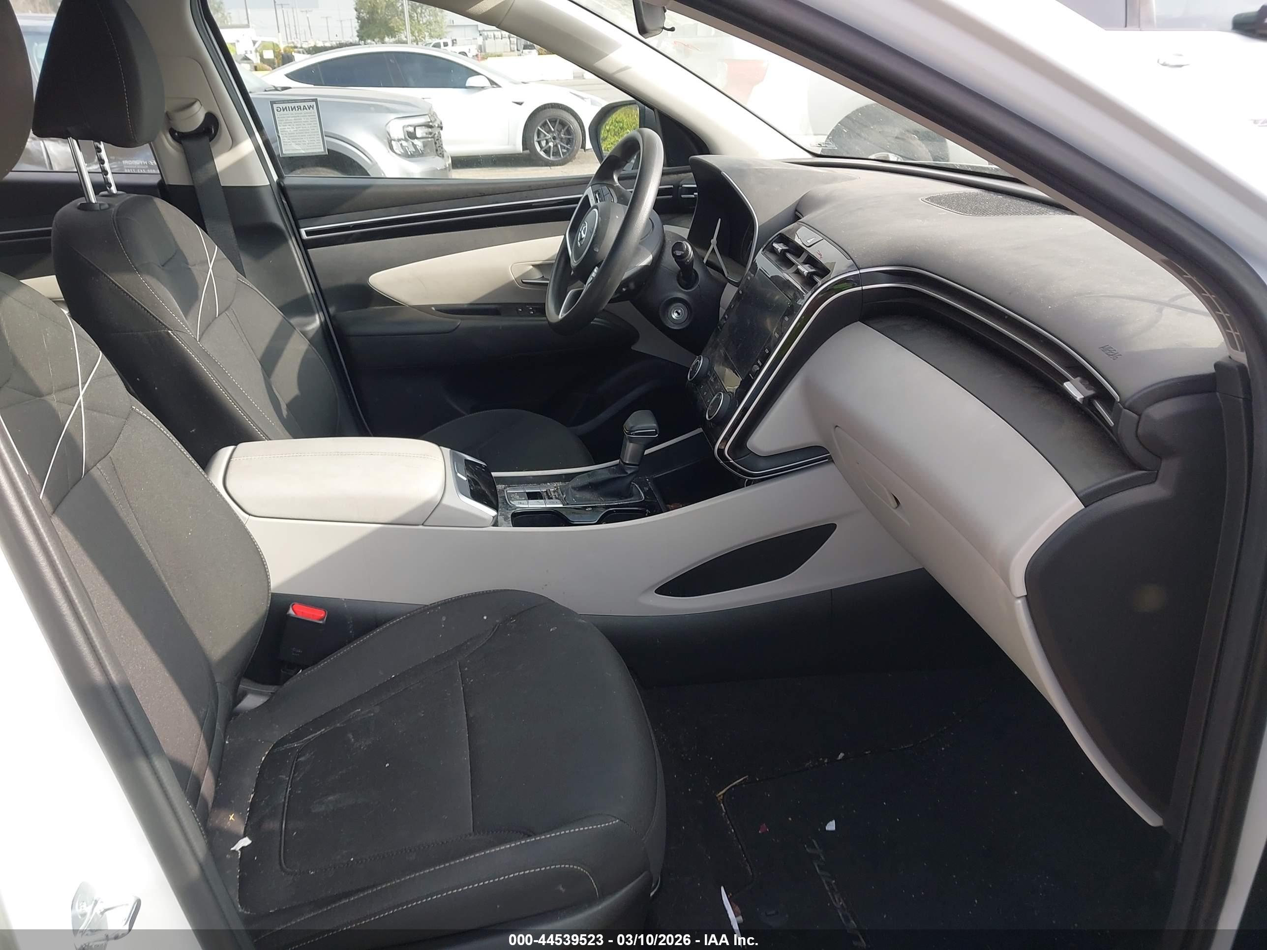 HYUNDAI TUCSON image 5