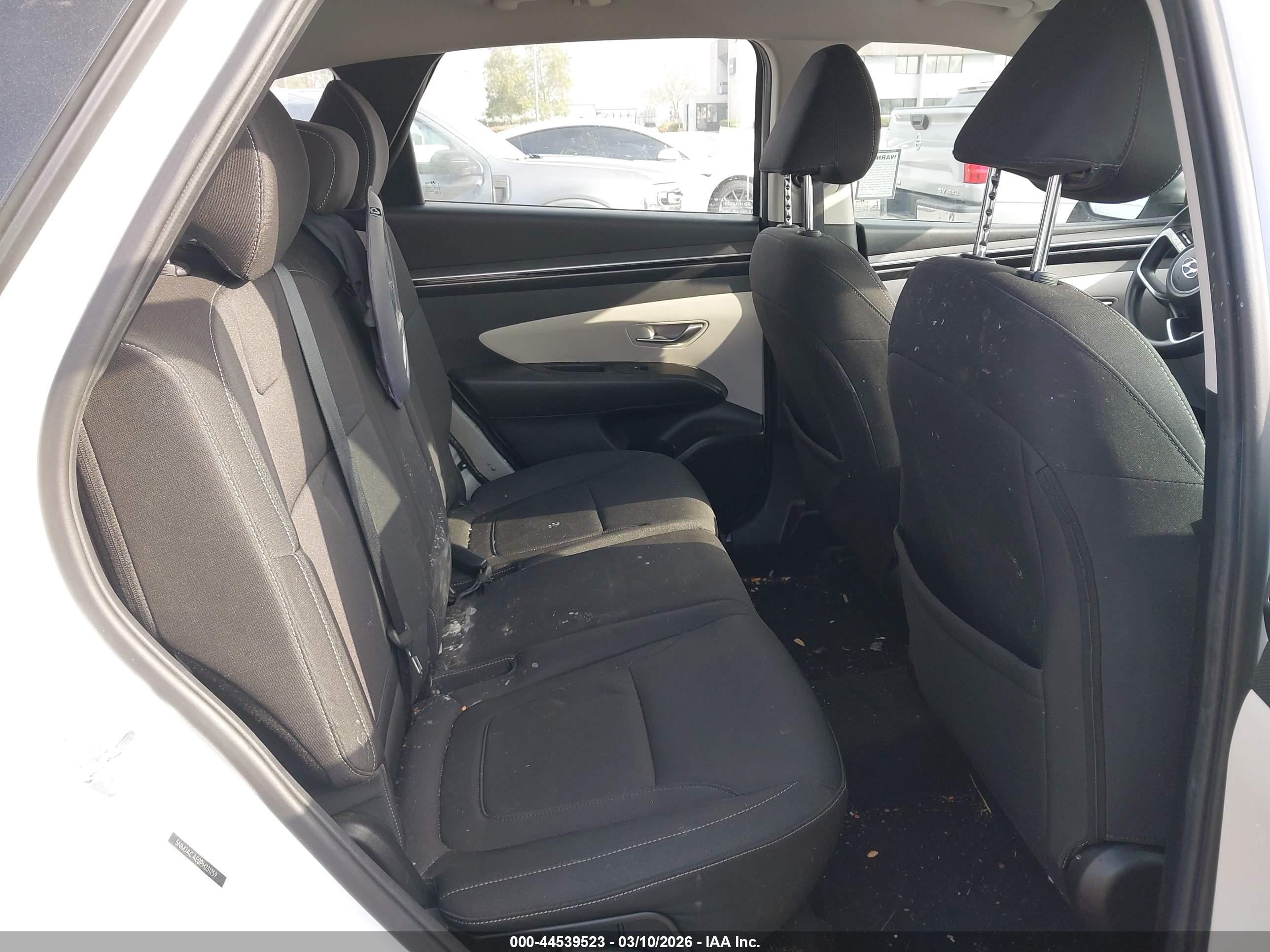 HYUNDAI TUCSON image 8