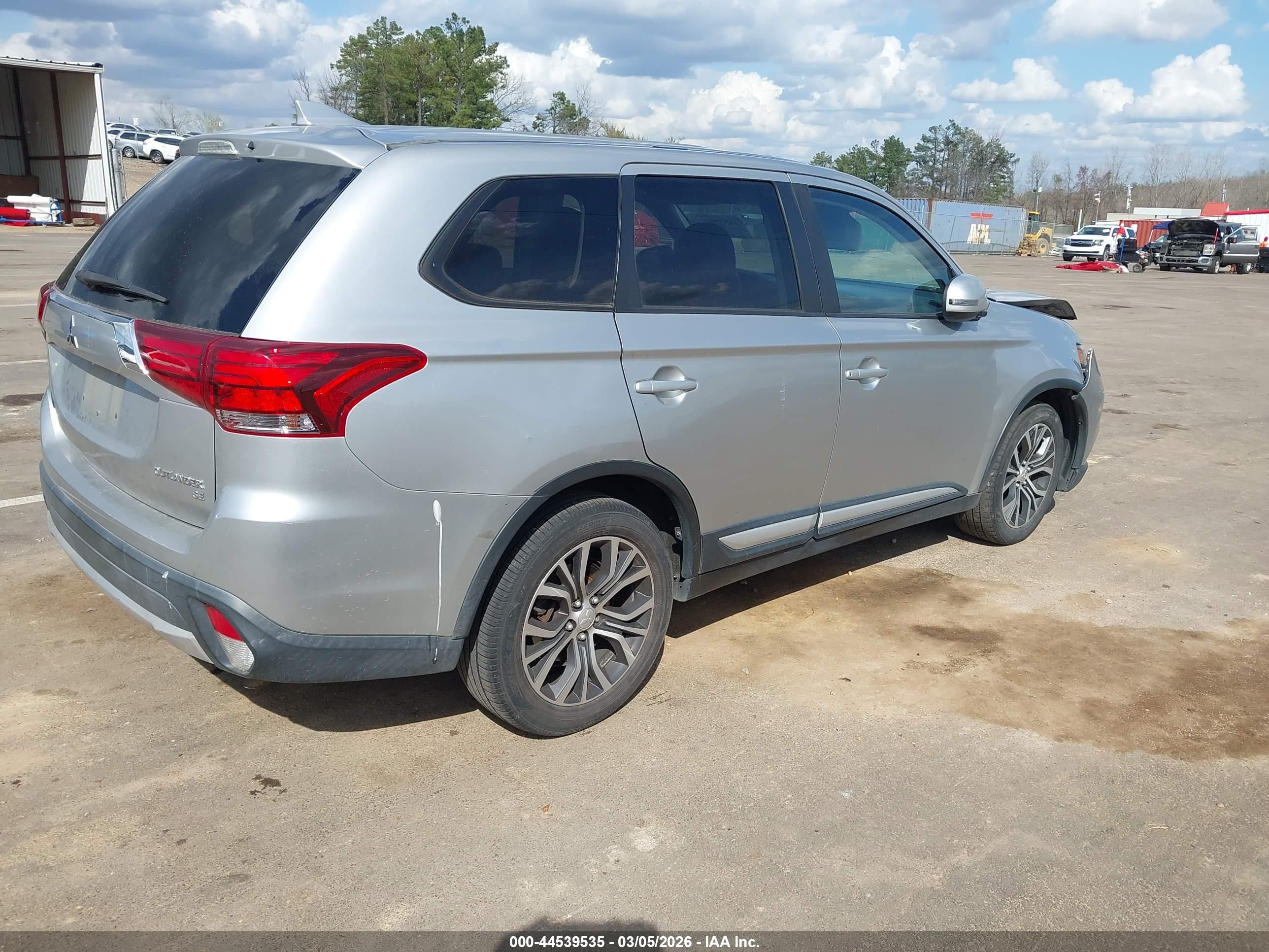 MITSUBISHI OUTLANDER image 4