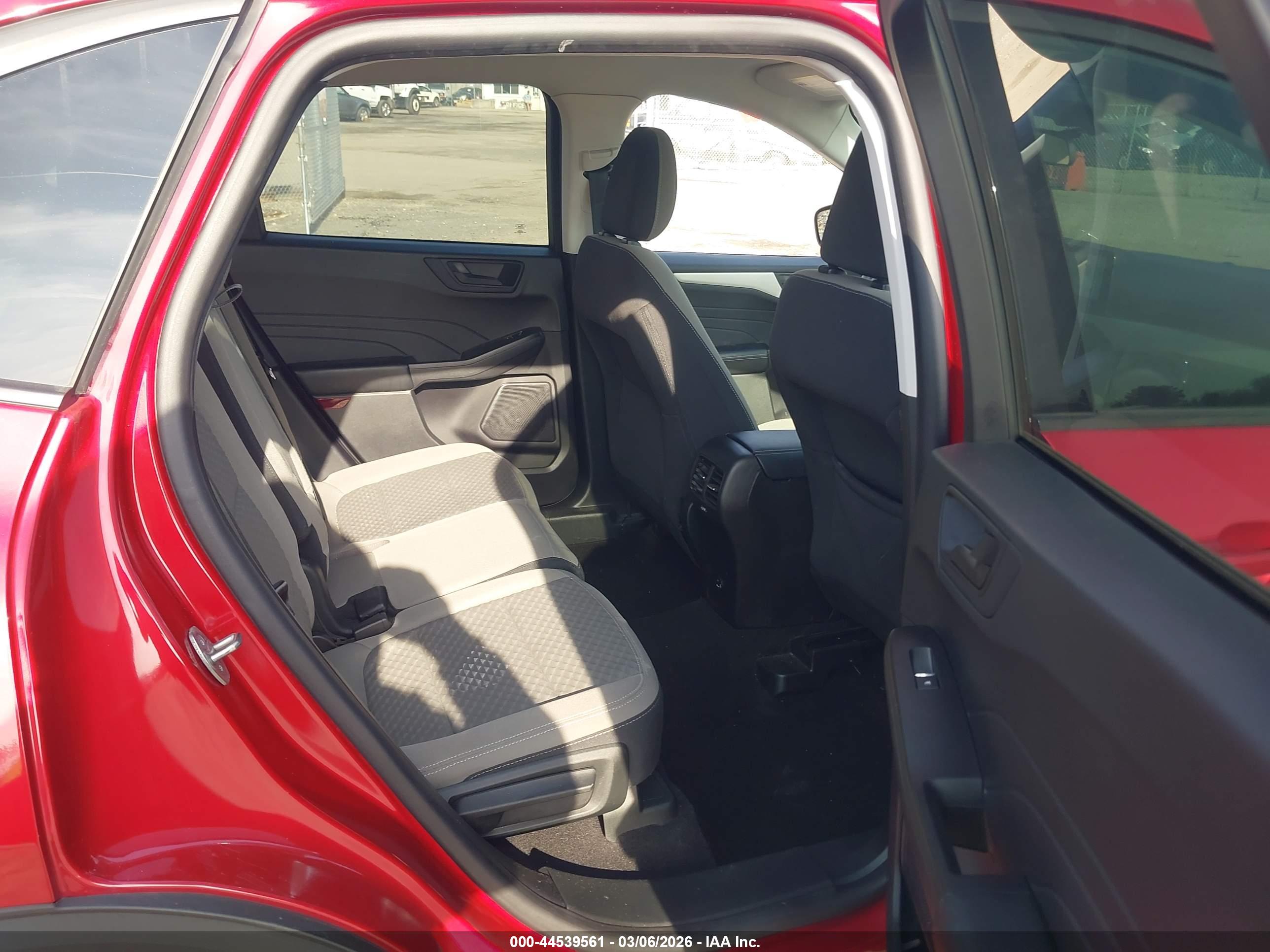 FORD ESCAPE image 8