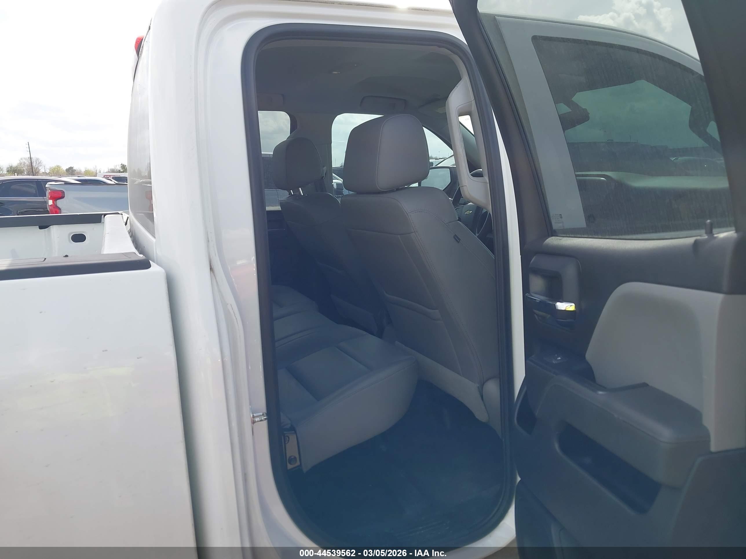 CHEVROLET SILVERADO image 8