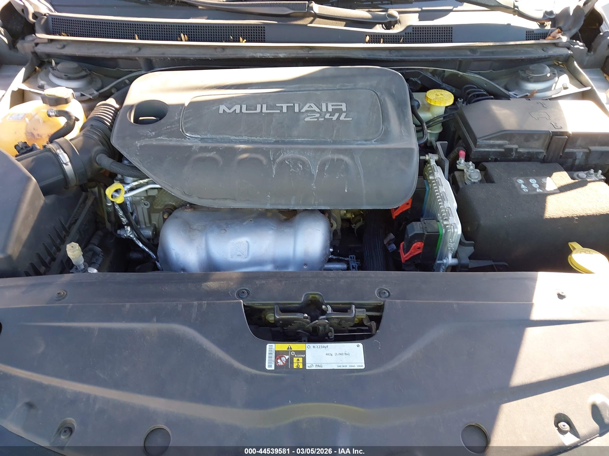 CHRYSLER 200 image 10