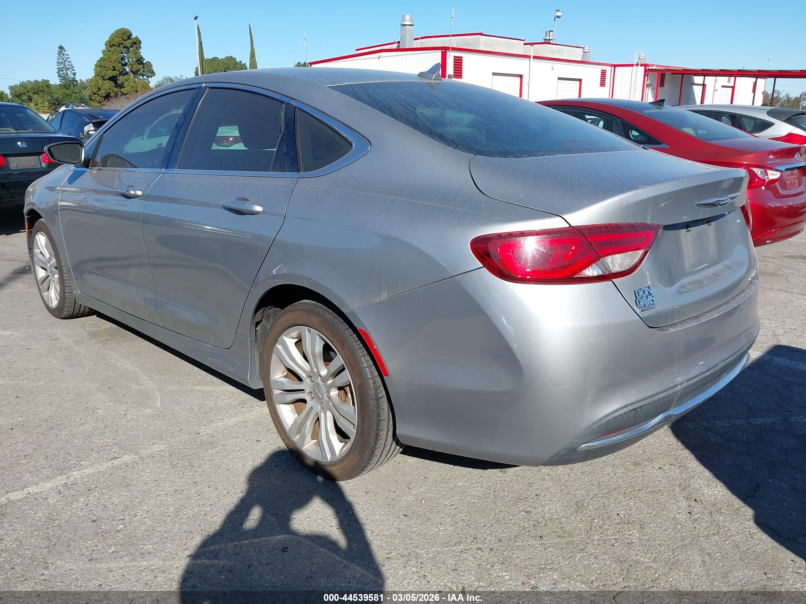 CHRYSLER 200 image 3