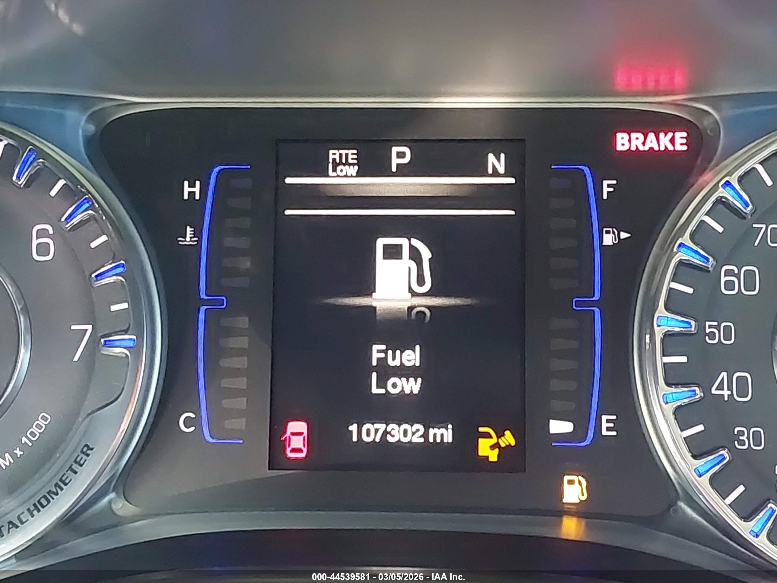 CHRYSLER 200 image 7