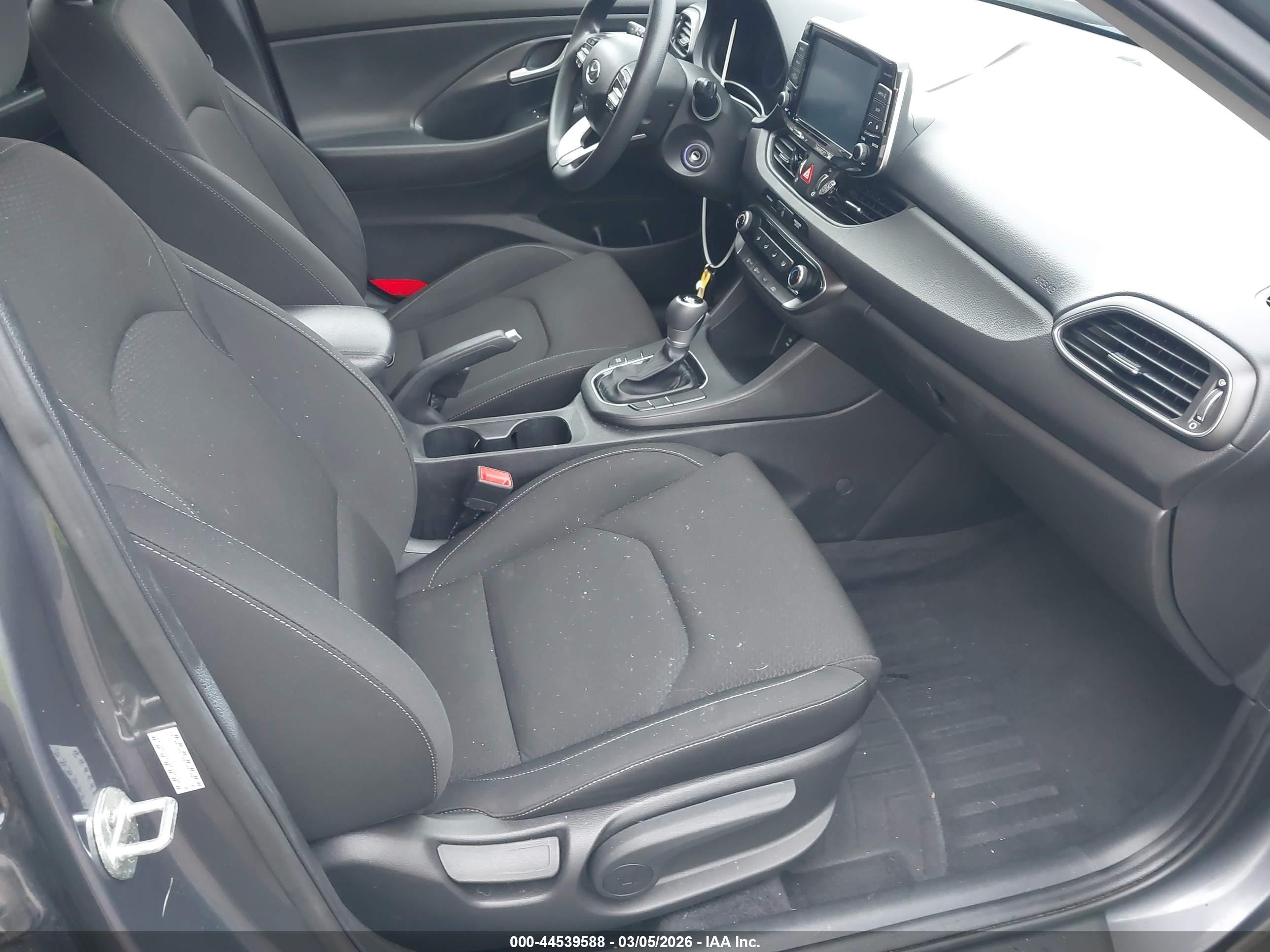 HYUNDAI ELANTRA image 5