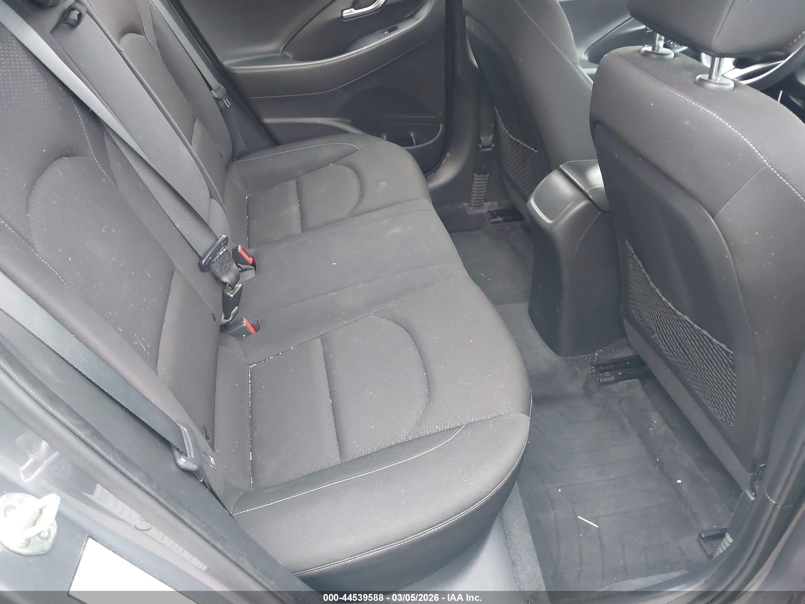 HYUNDAI ELANTRA image 8