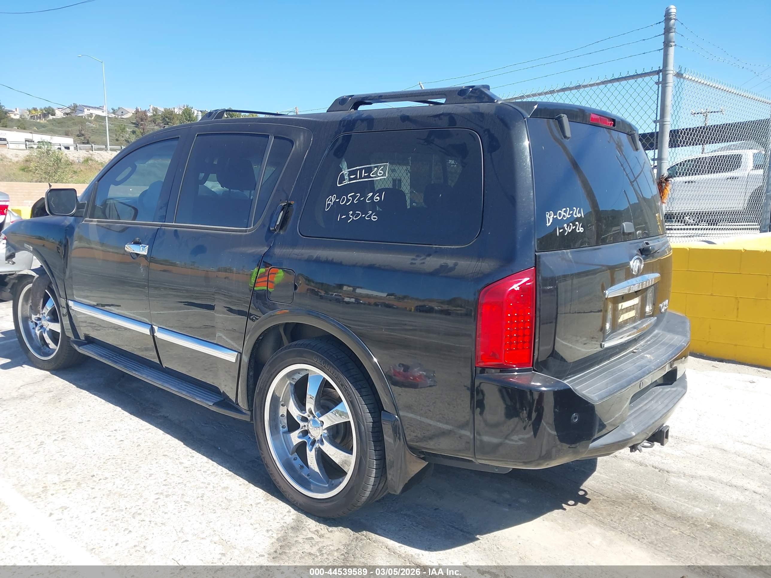 INFINITI QX56 image 3
