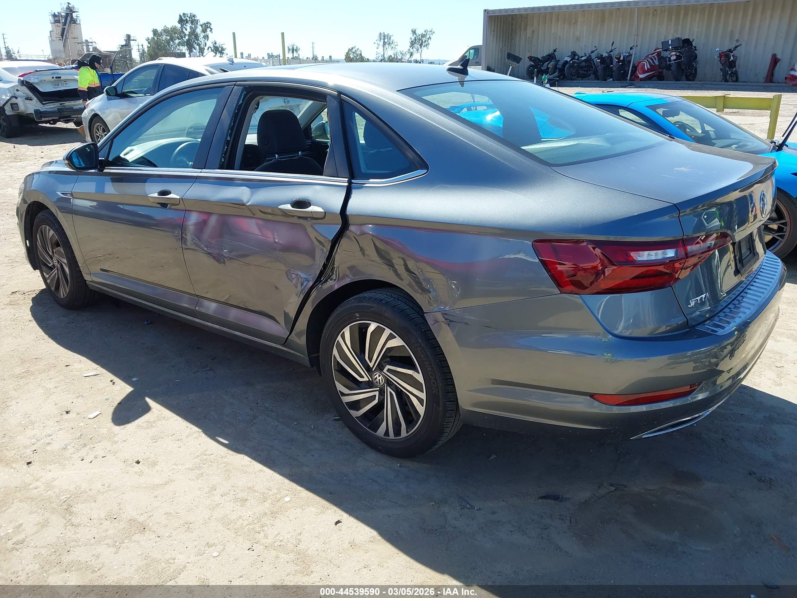 VOLKSWAGEN JETTA image 3