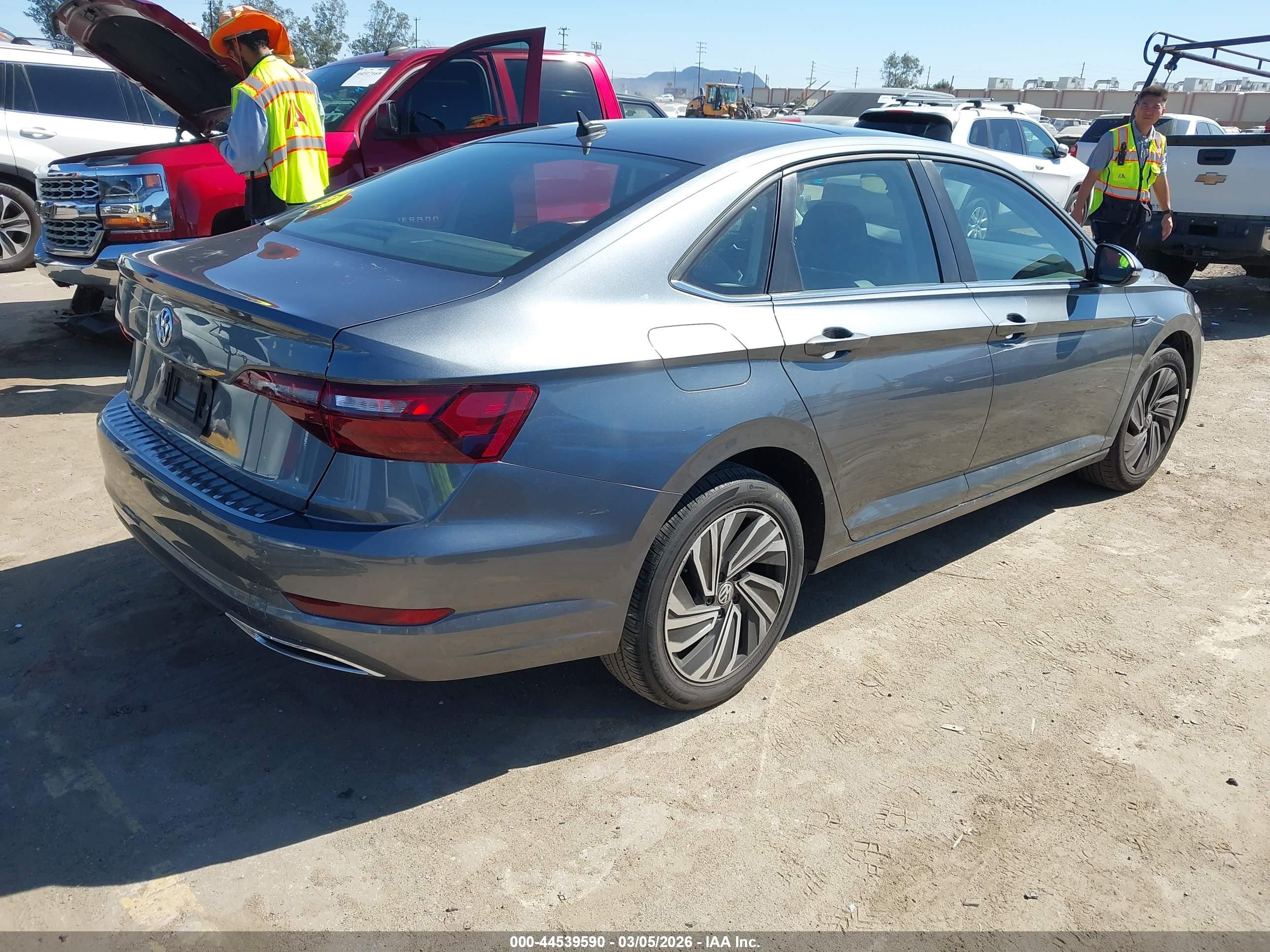 VOLKSWAGEN JETTA image 4