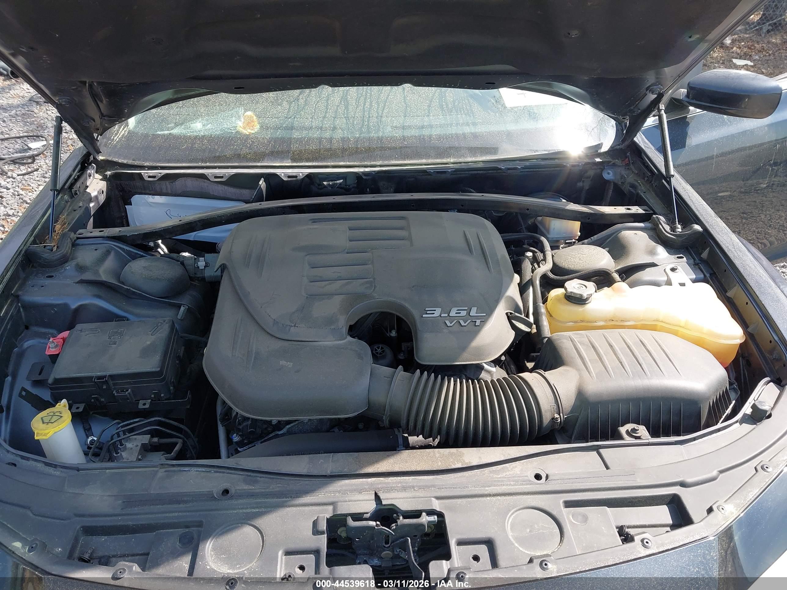 CHRYSLER 300 image 10