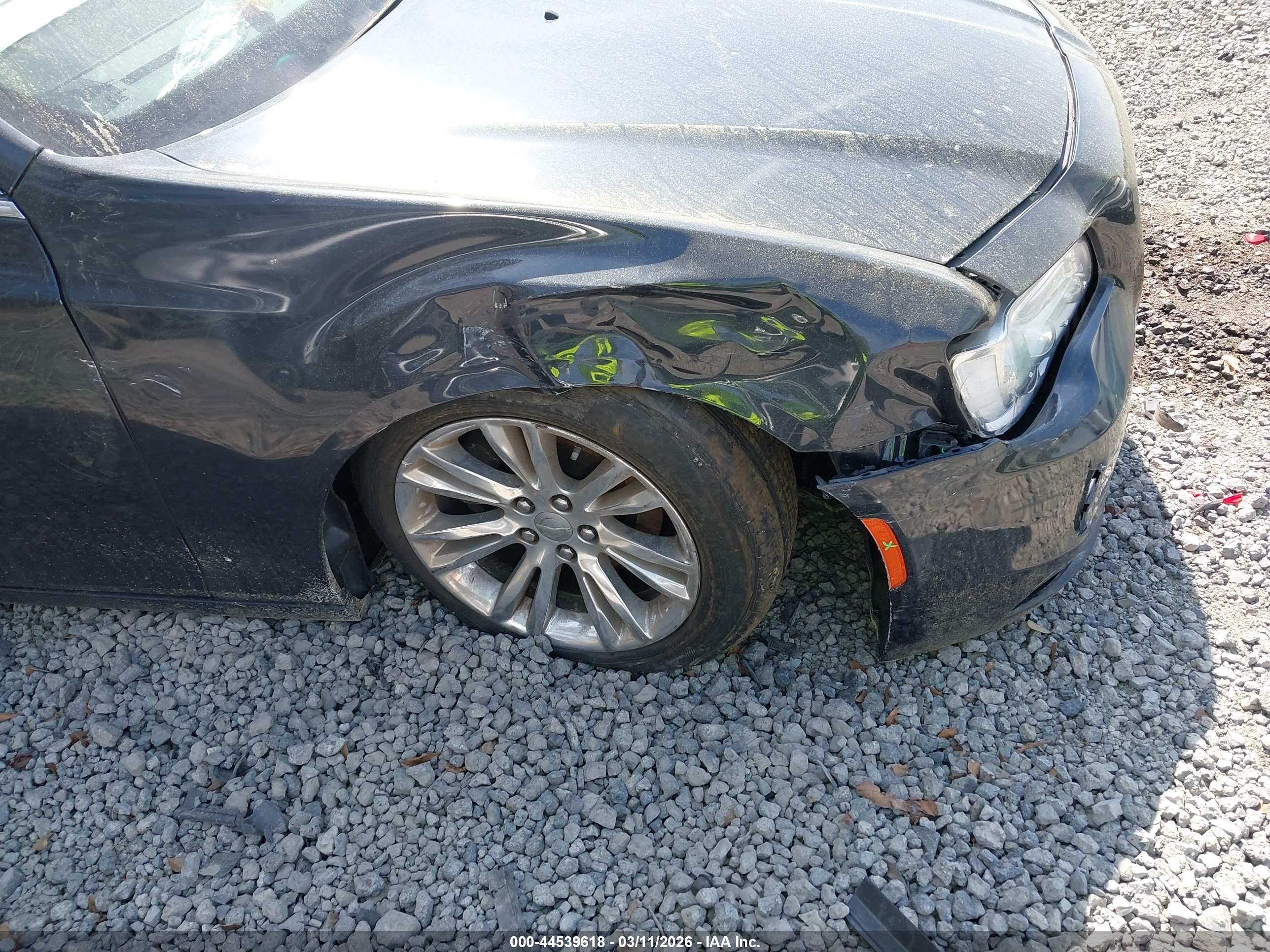 CHRYSLER 300 image 6