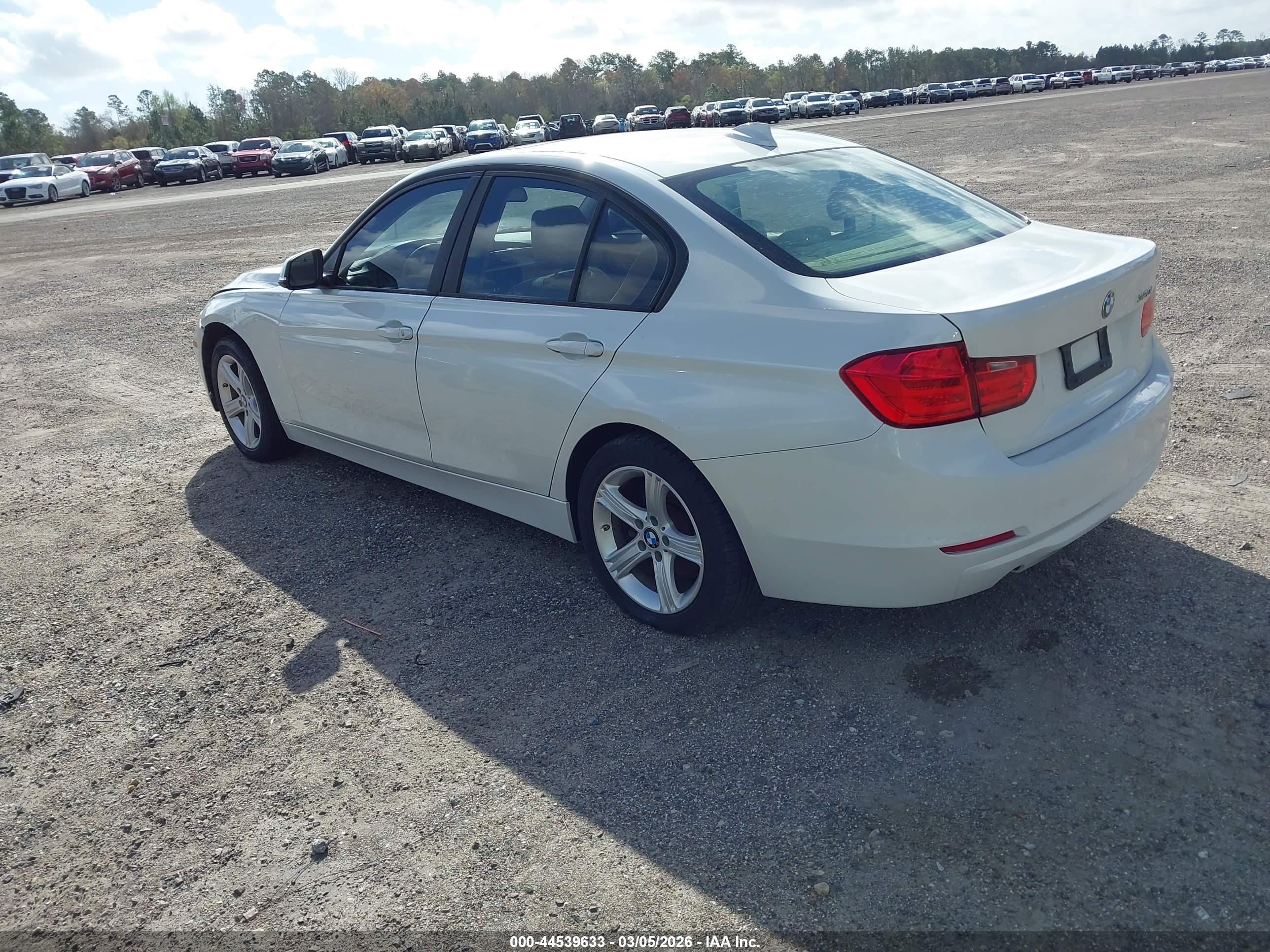 BMW 320I image 3