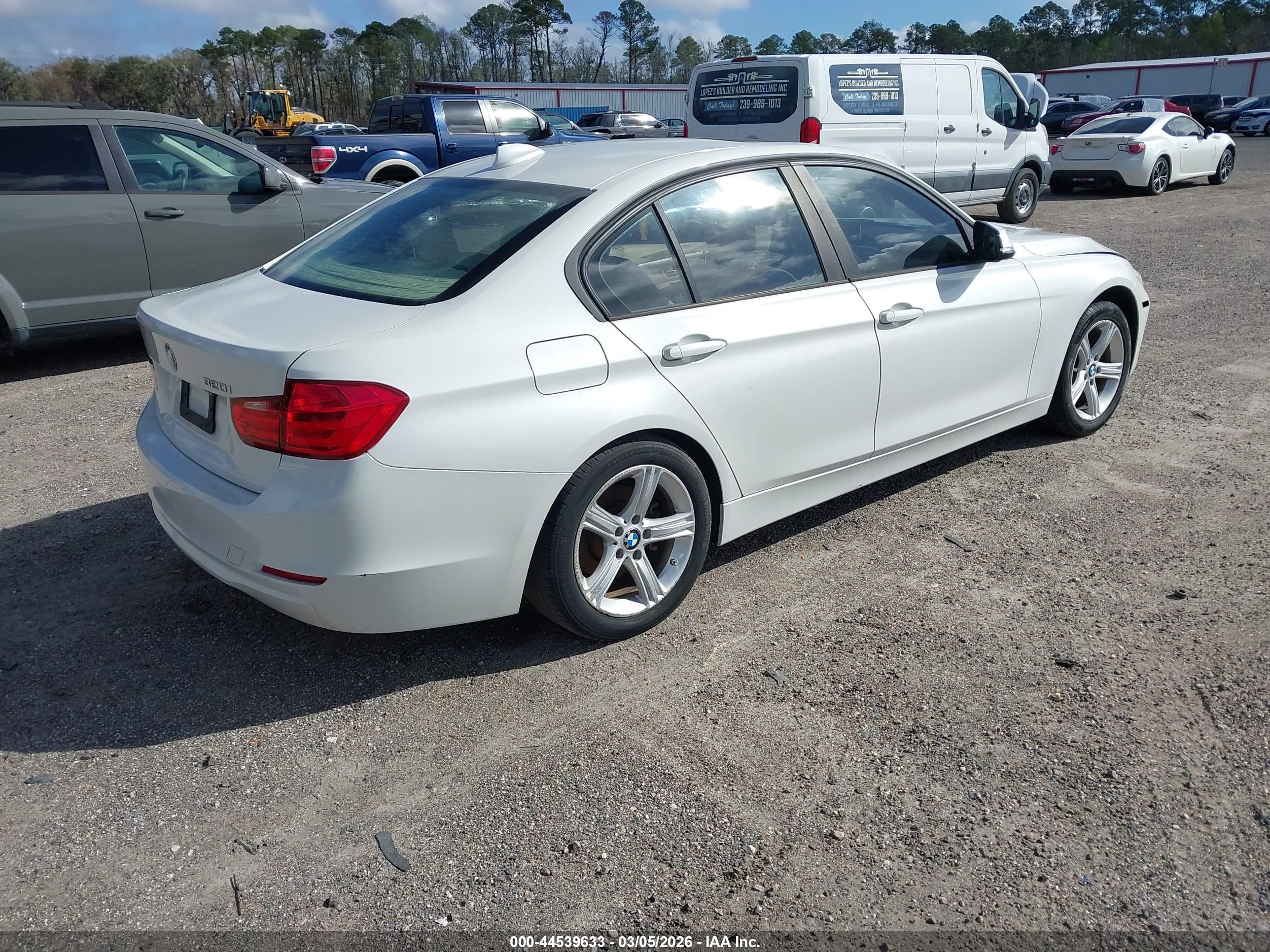 BMW 320I image 4