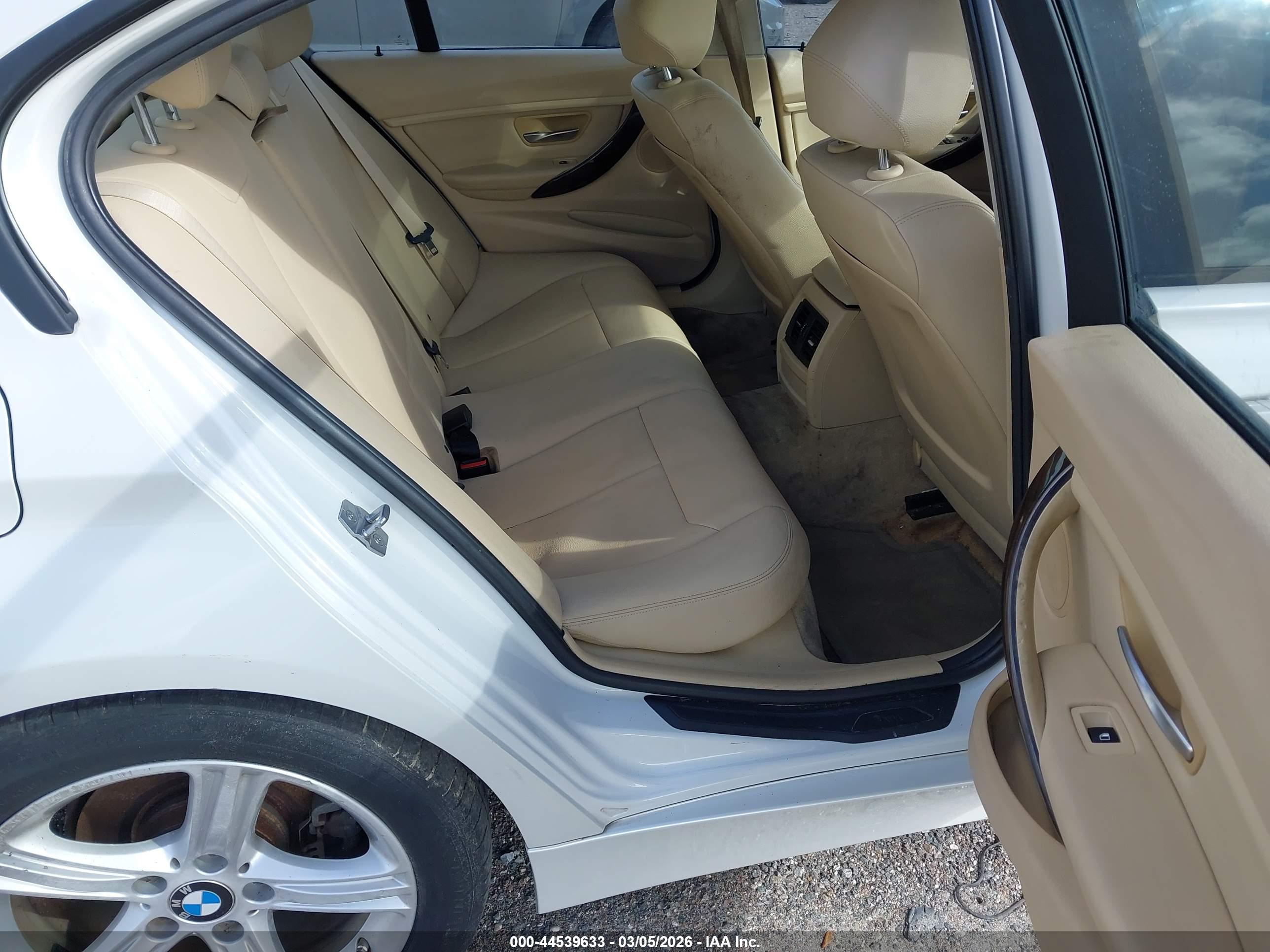 BMW 320I image 8