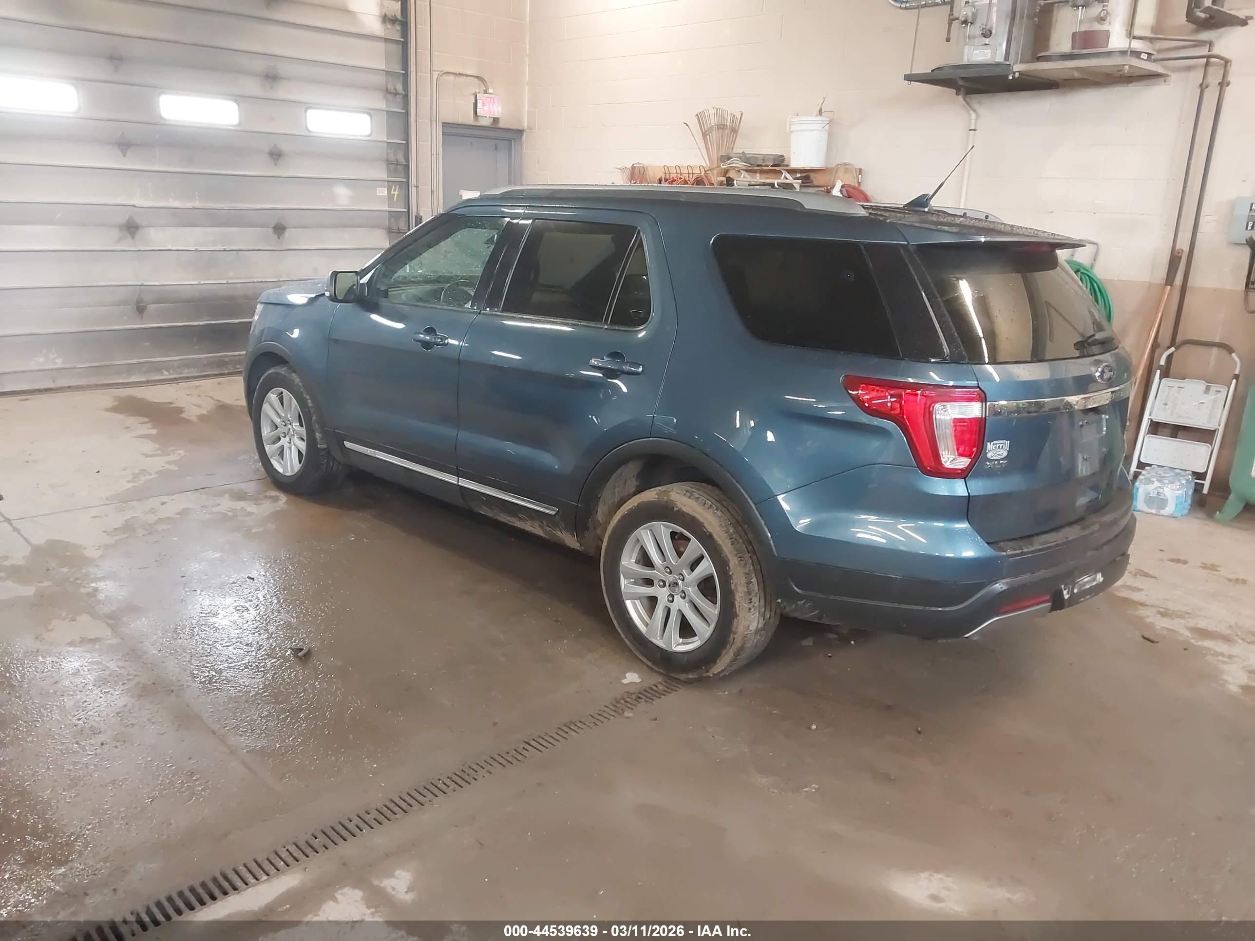 FORD EXPLORER image 3