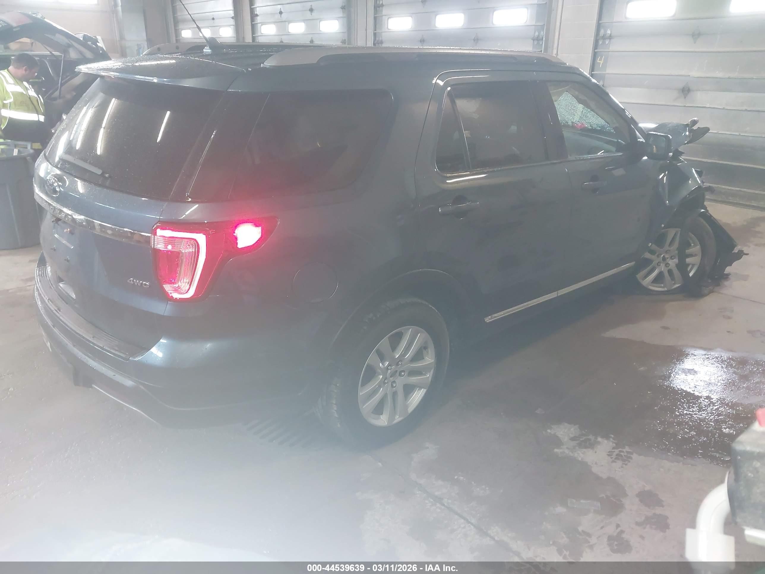 FORD EXPLORER image 4